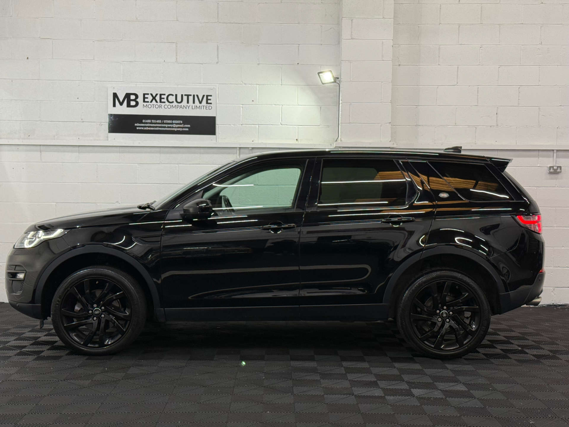 Land Rover DISCOVERY SPORT 2.0 Discovery Sport Black HSE TD4 Auto 4WD 5dr #5