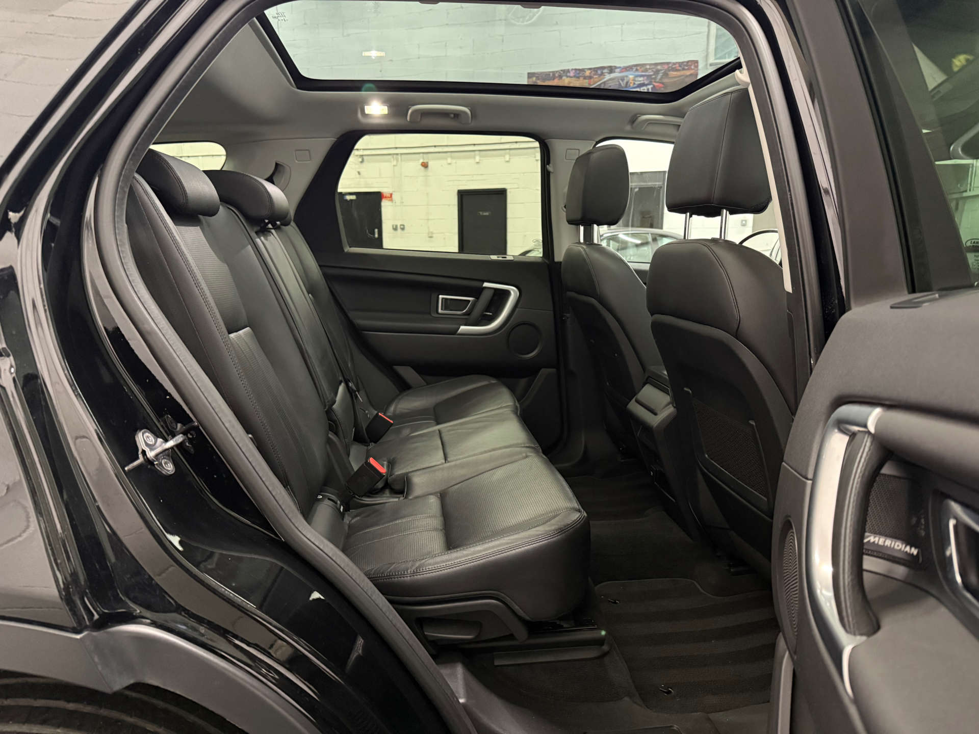 Land Rover DISCOVERY SPORT 2.0 Discovery Sport Black HSE TD4 Auto 4WD 5dr #11