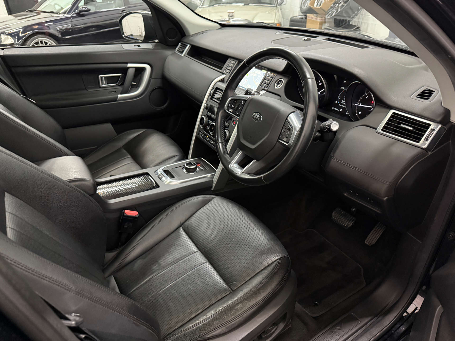 Land Rover DISCOVERY SPORT 2.0 Discovery Sport Black HSE TD4 Auto 4WD 5dr #9