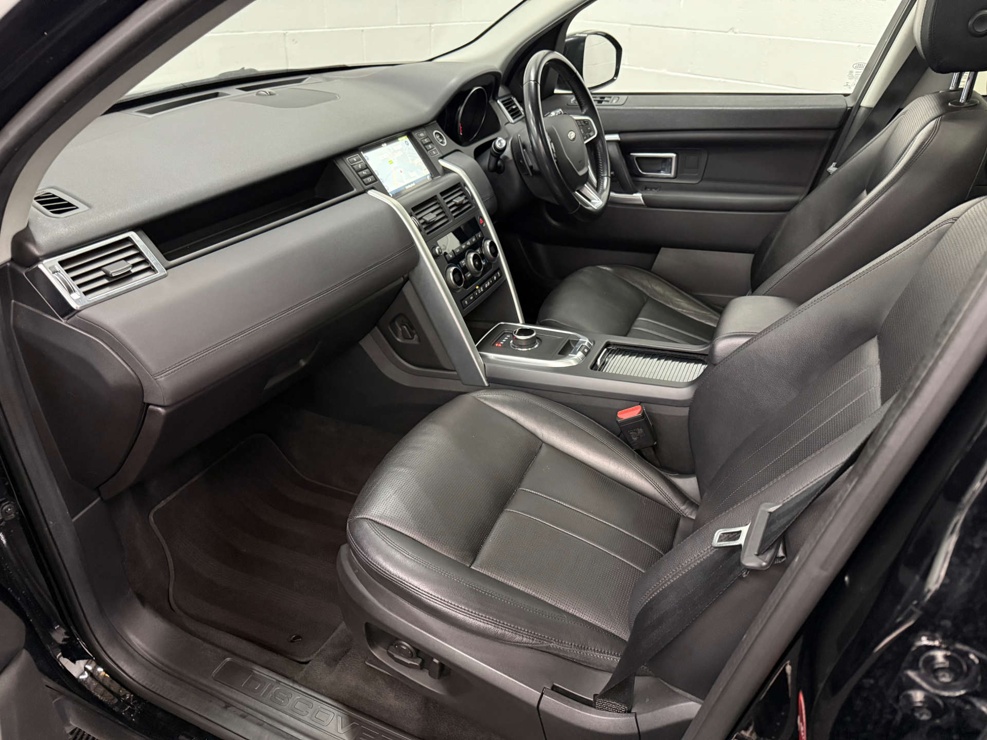 Land Rover DISCOVERY SPORT 2.0 Discovery Sport Black HSE TD4 Auto 4WD 5dr #16