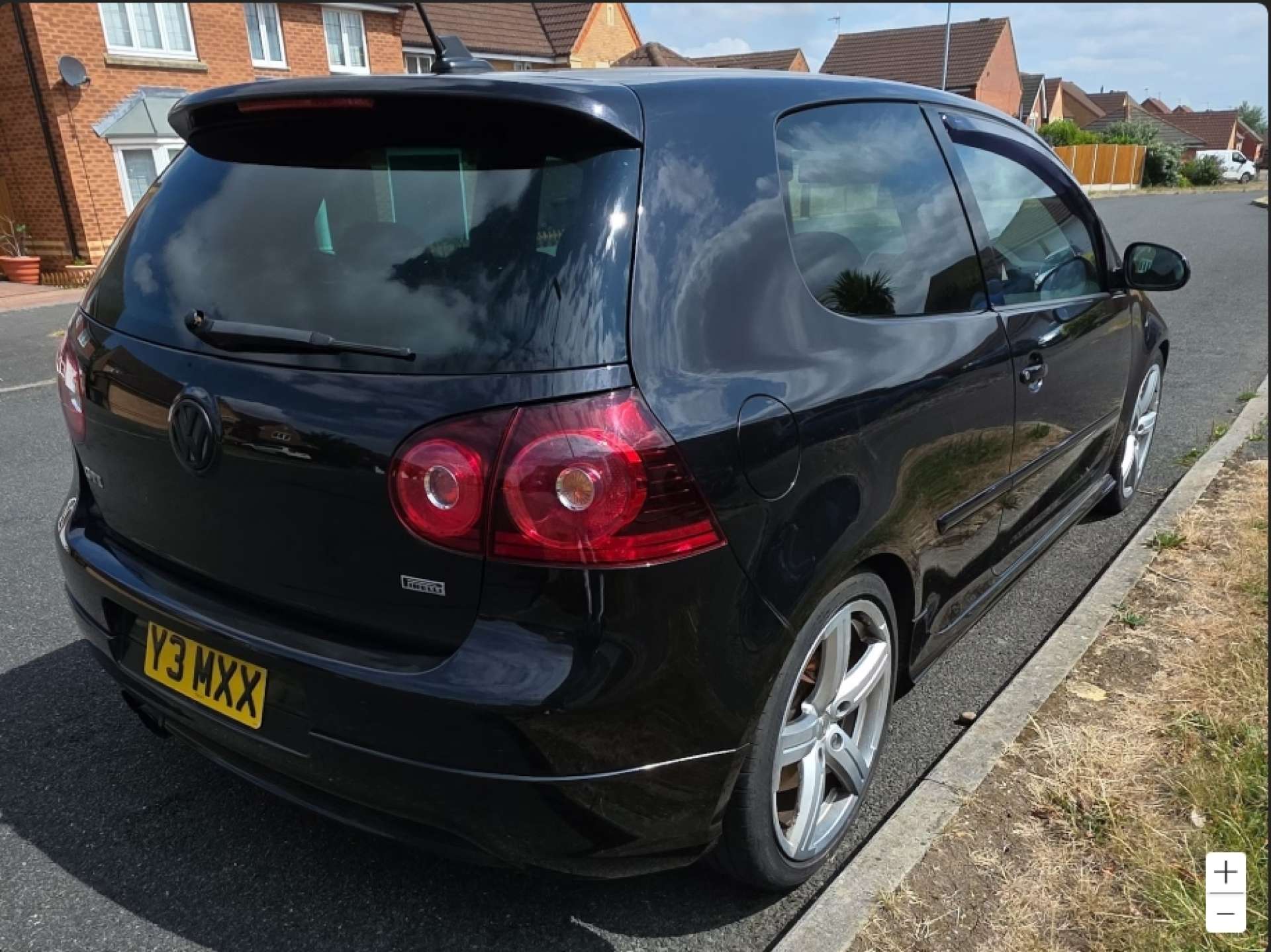 Volkswagen GOLF 2.0 Golf GTi Pirelli Semi-Auto 3dr #2
