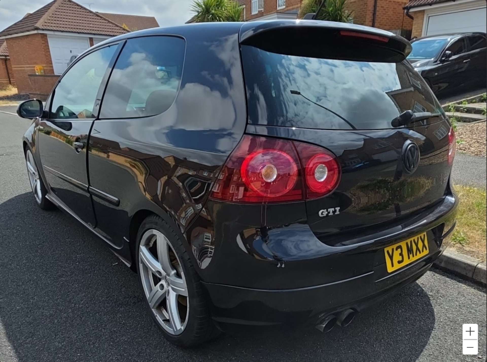 Volkswagen GOLF 2.0 Golf GTi Pirelli Semi-Auto 3dr #3