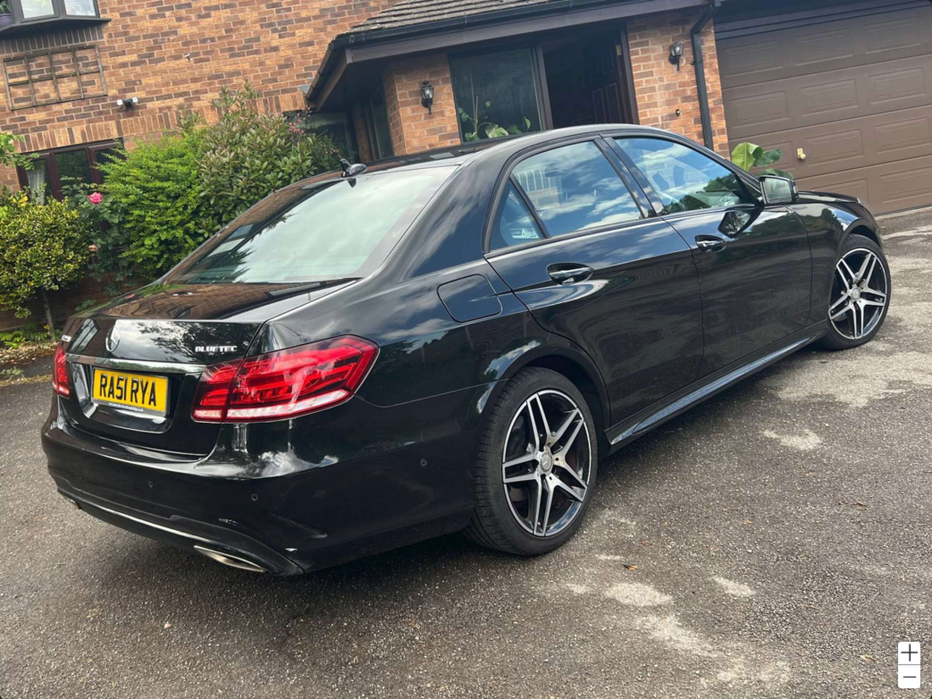 Mercedes-Benz E-CLASS 2.1 E220 AMG Night Edition Bluetec Auto 4dr #2
