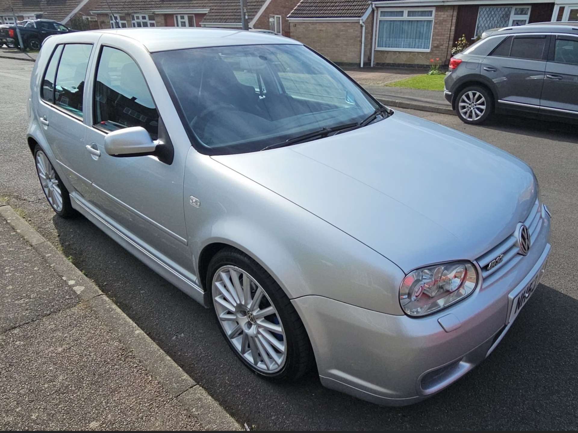 Volkswagen GOLF 3.2 Golf R32 4WD 5dr #0