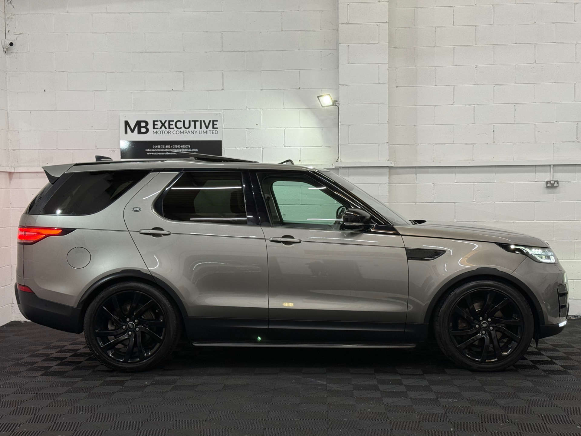 Land Rover DISCOVERY 3.0 Discovery First Edition TD6 Auto 4WD 5dr #1