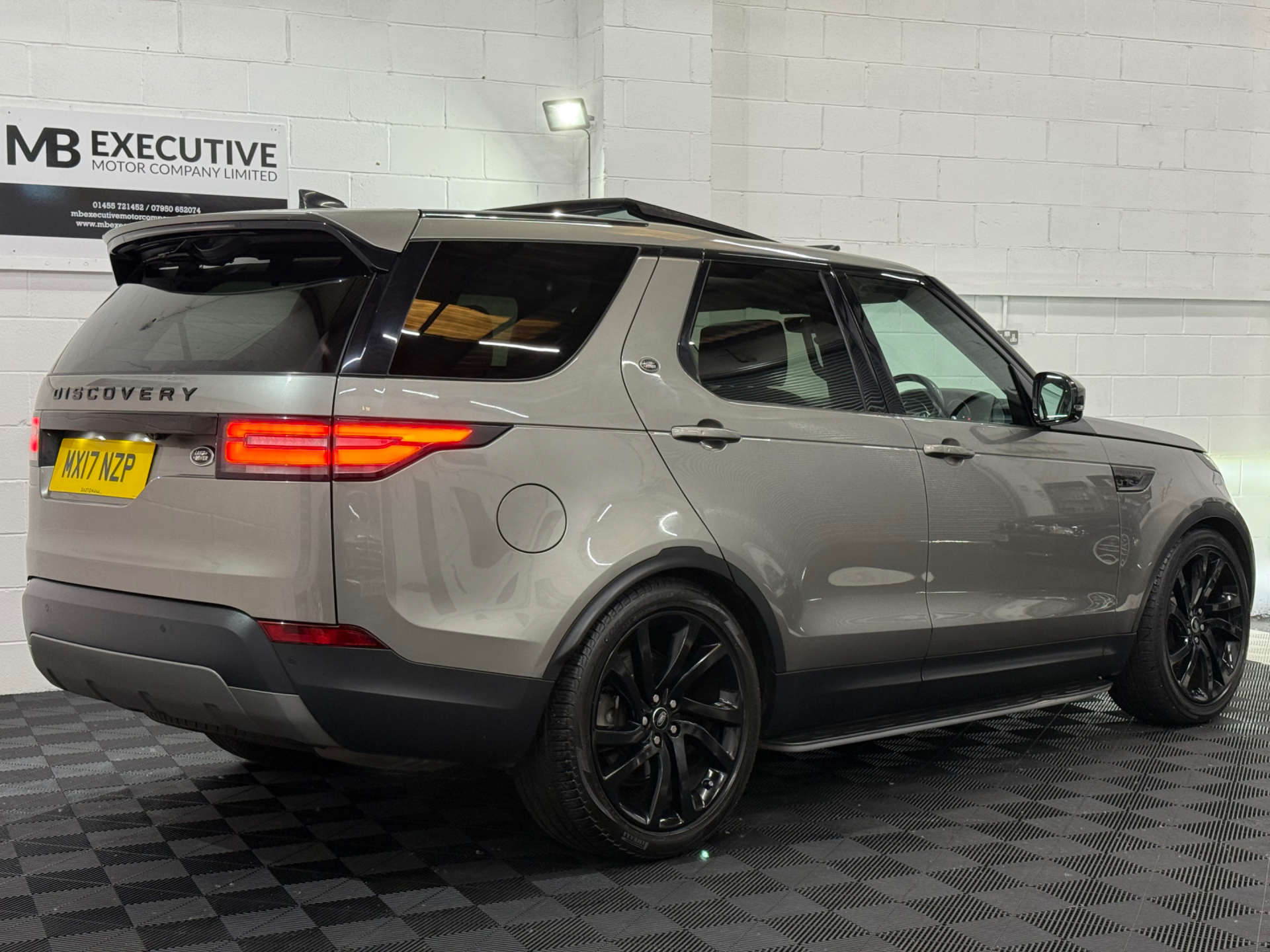 Land Rover DISCOVERY 3.0 Discovery First Edition TD6 Auto 4WD 5dr #2