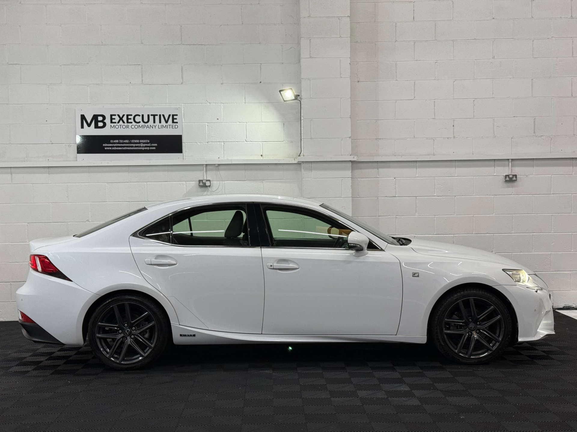 LEXUS IS 2.5 IS 300h F Sport CVT 4dr #1
