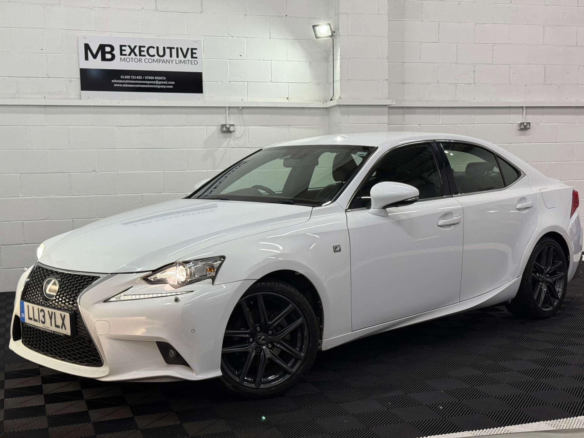 LEXUS IS 2.5 IS 300h F Sport CVT 4dr #6