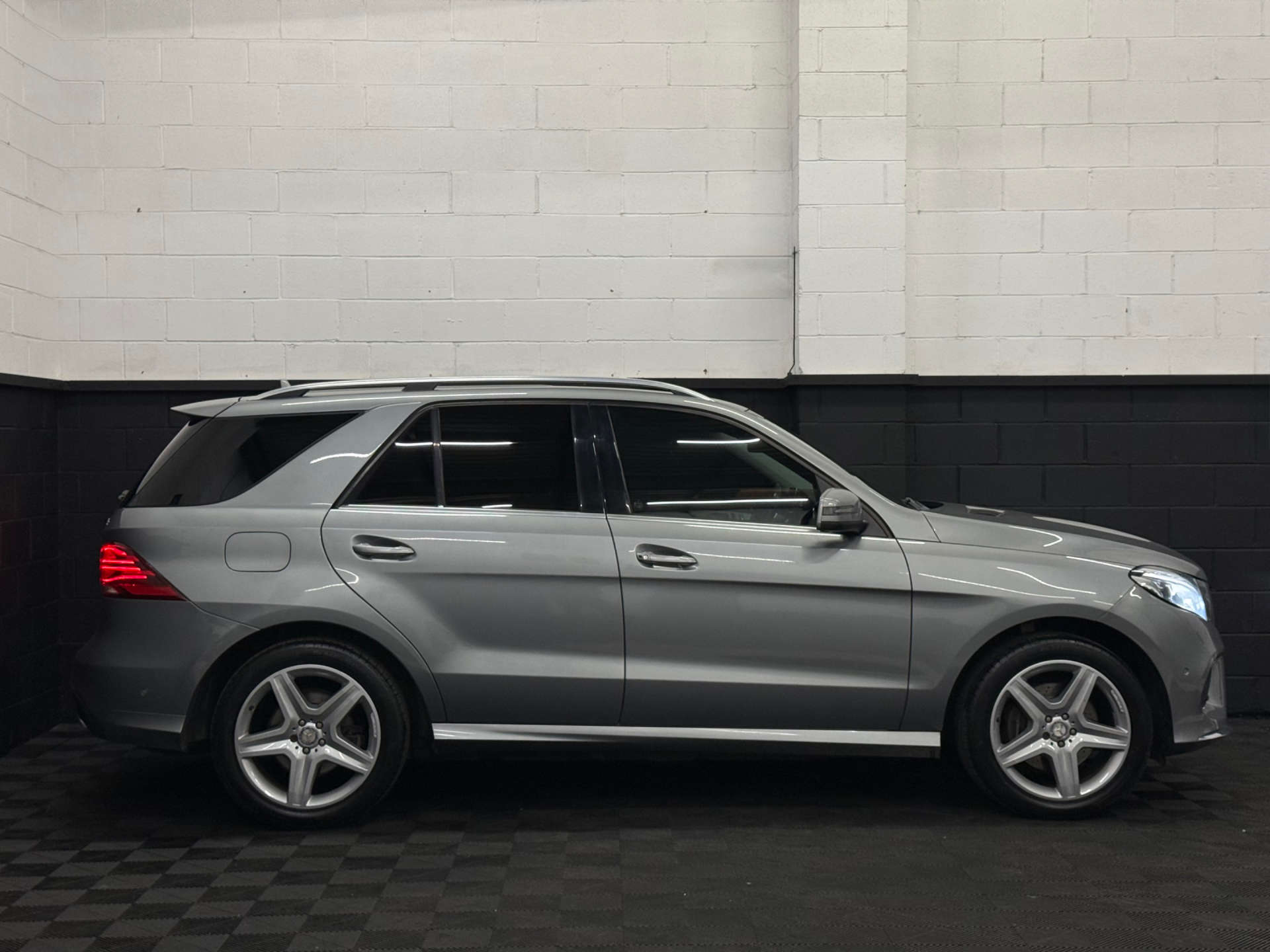 Mercedes-Benz GLE 3.0 GLE 350 D 4Matic AMG Line Auto 4WD 5dr #2
