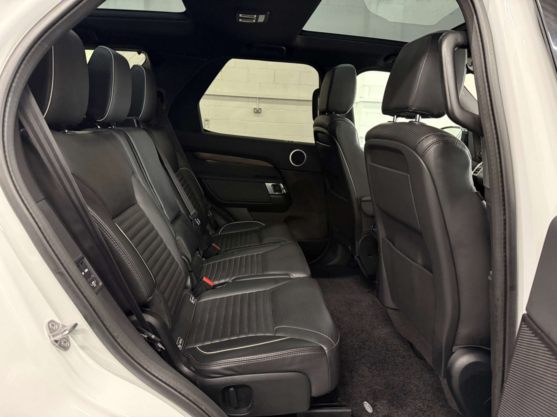 Land Rover DISCOVERY 3.0 Discovery HSE SDV6 Auto 4WD 5dr #11
