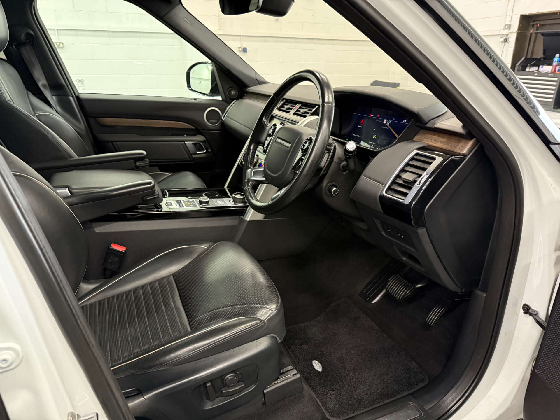 Land Rover DISCOVERY 3.0 Discovery HSE SDV6 Auto 4WD 5dr #9