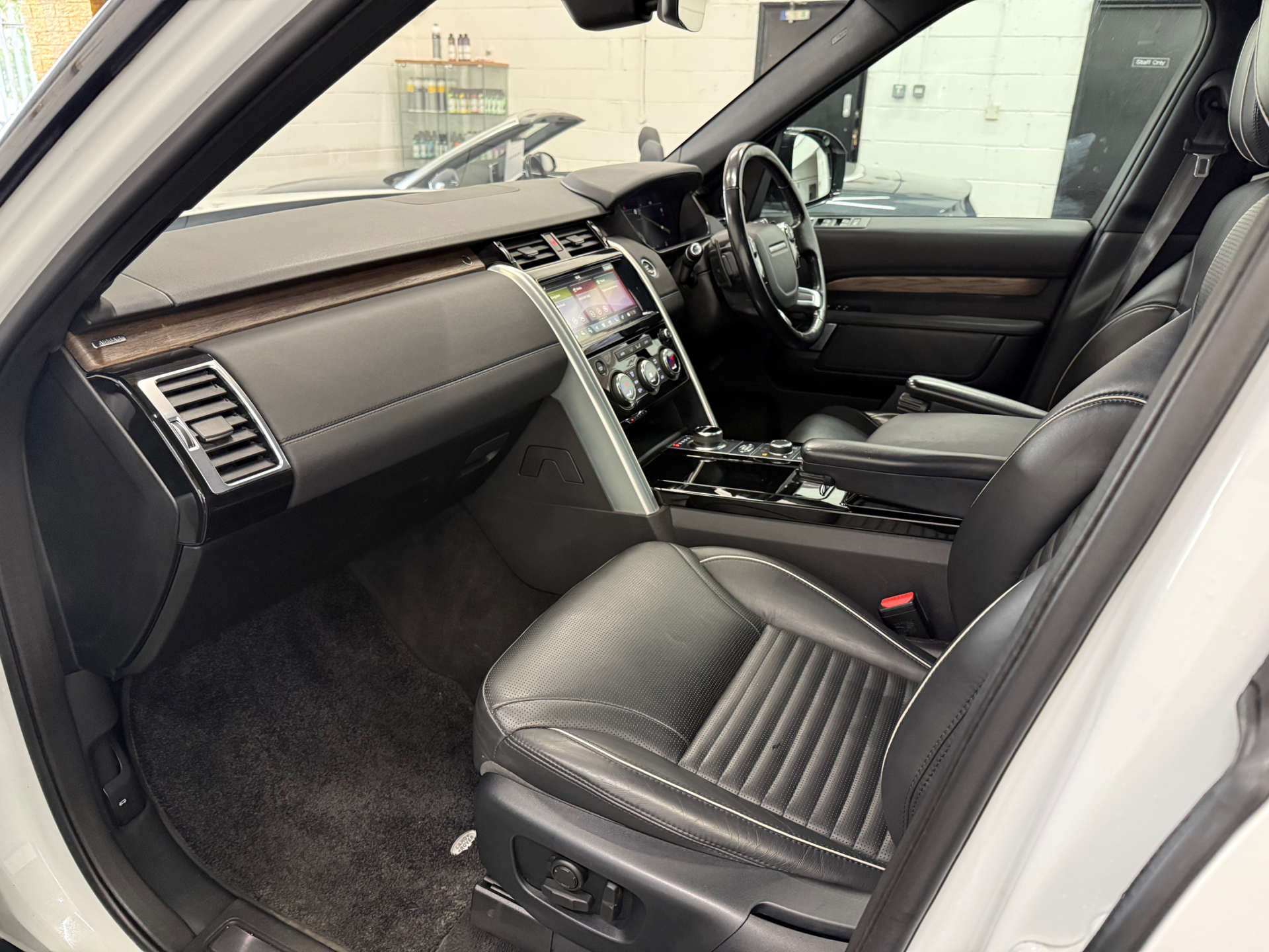 Land Rover DISCOVERY 3.0 Discovery HSE SDV6 Auto 4WD 5dr #16