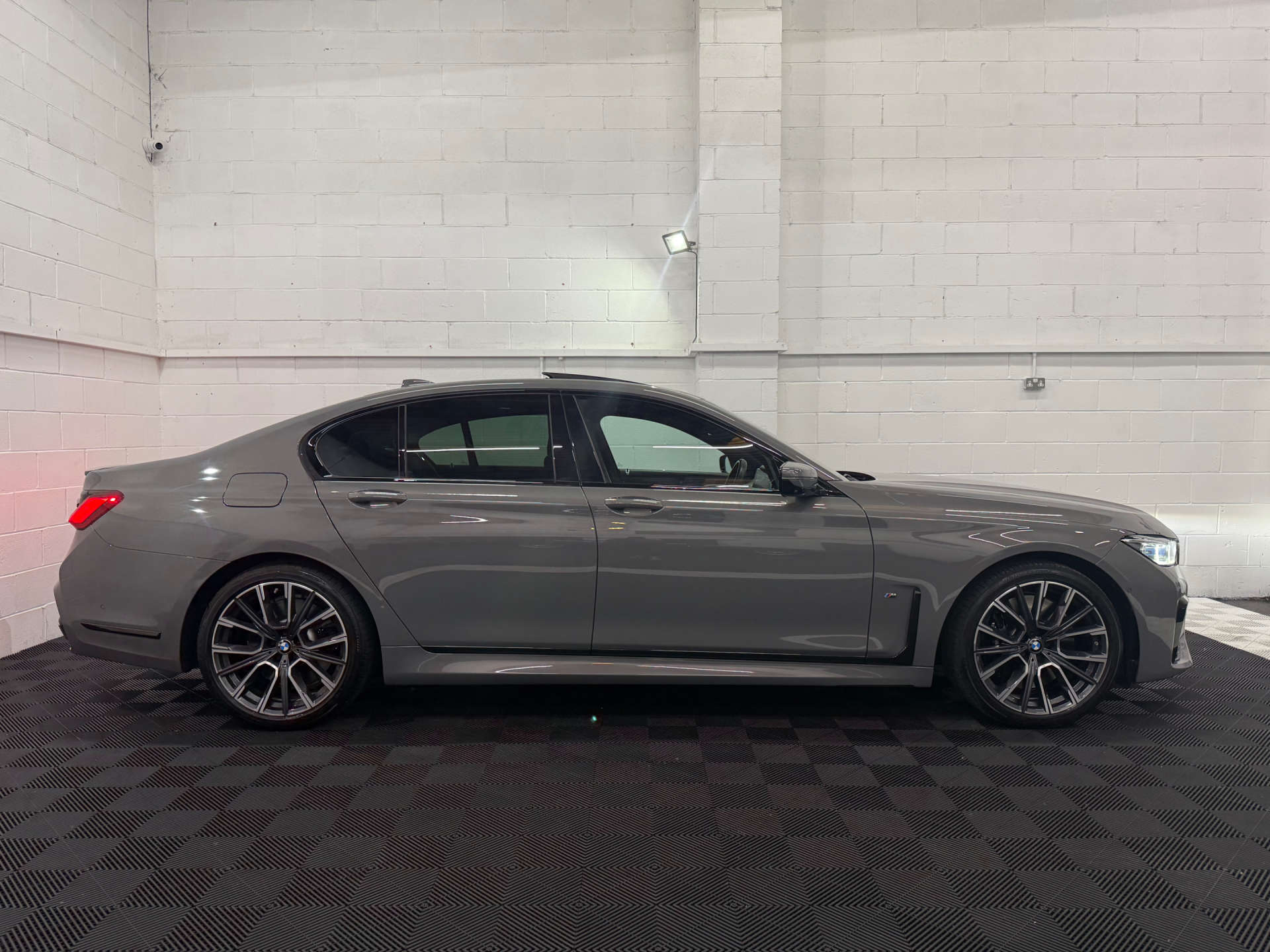 BMW 7 SERIES 3.0 730d xDrive M Sport MHEV Auto 4WD 4dr #1