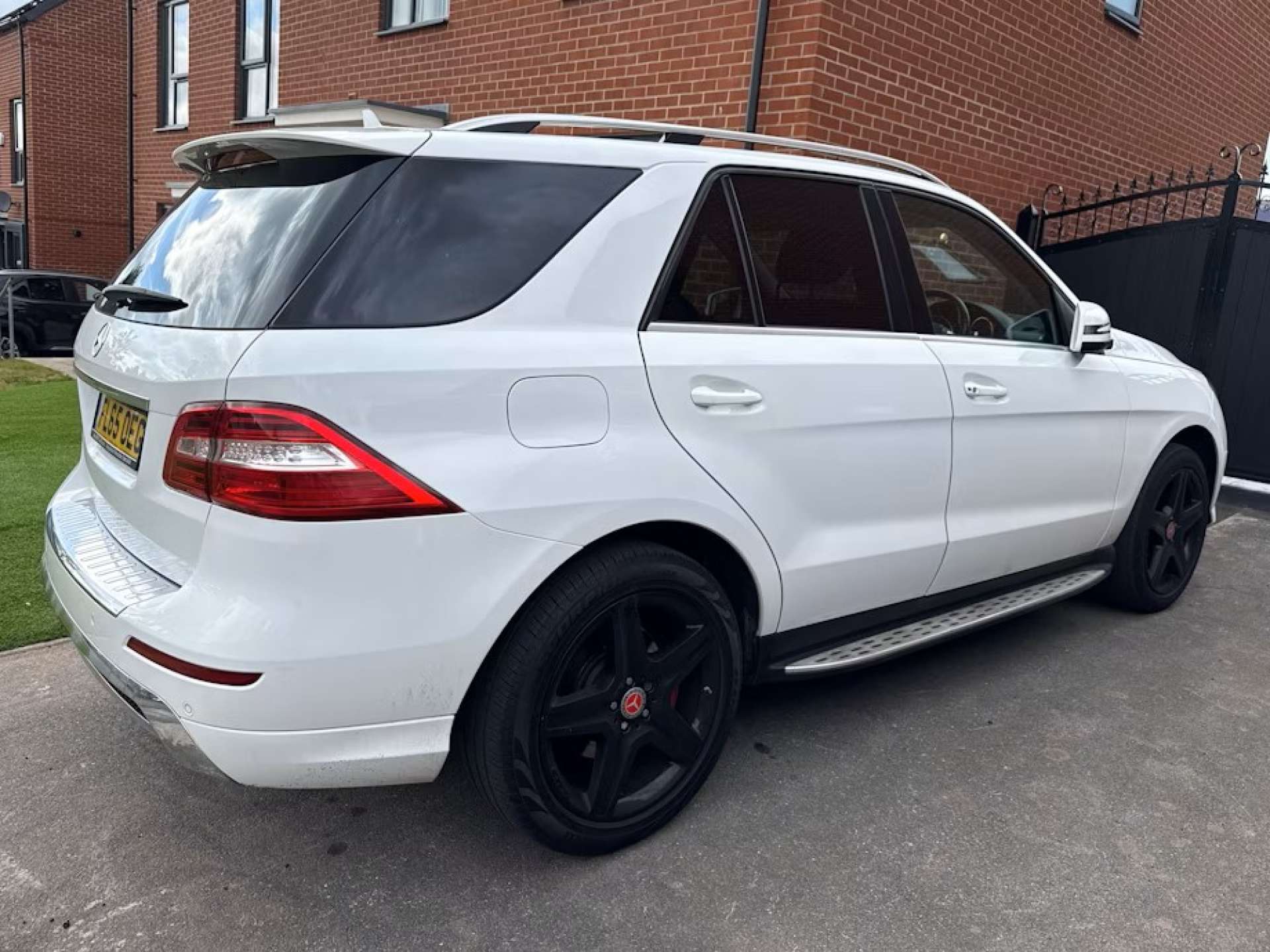 Mercedes-Benz M-CLASS 2.1 ML250 AMG Line Premium Bluetec Auto 4WD 5dr #2