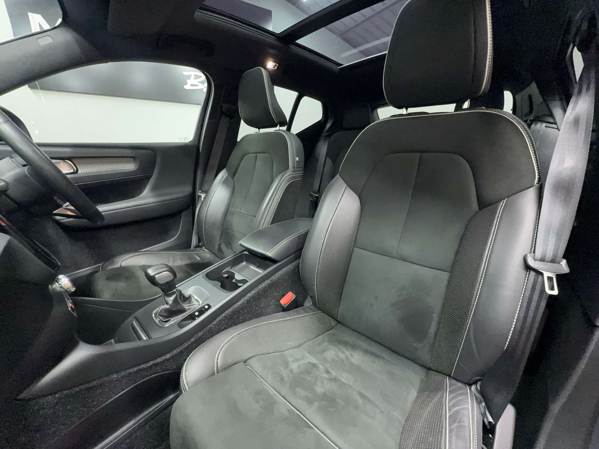 2019 VOLVO XC40 1.5 XC40 R-Design T3 5dr - vehicle photo 27 for sale on PureCar