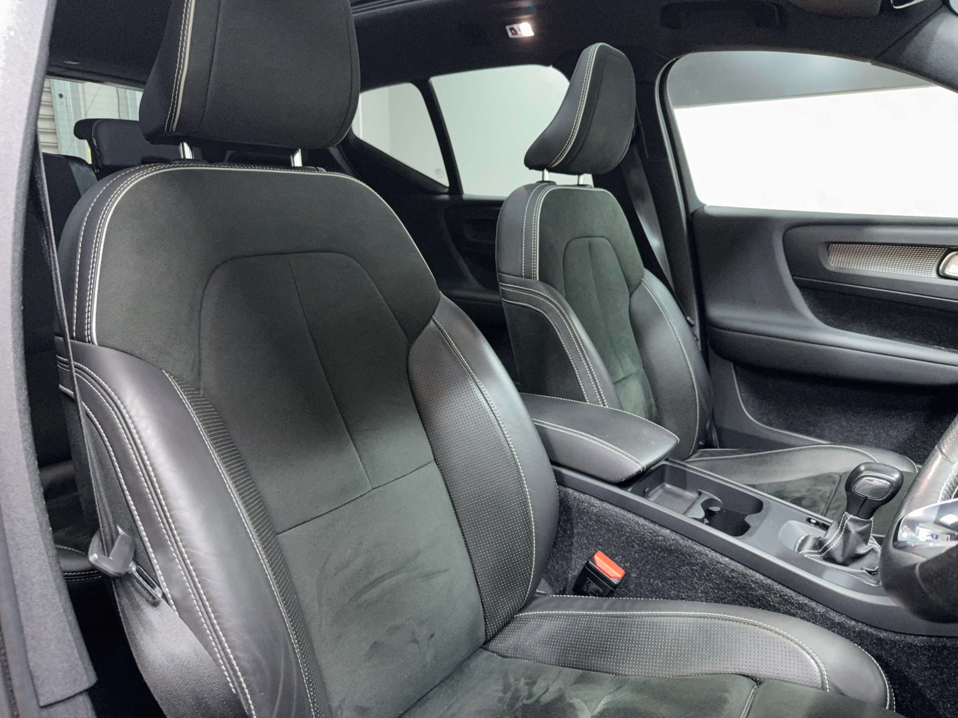 2019 VOLVO XC40 1.5 XC40 R-Design T3 5dr - vehicle photo 29 for sale on PureCar