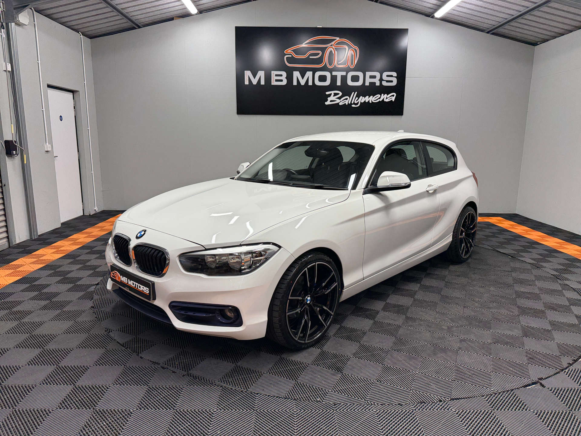 2016 BMW 1 SERIES 1.5 118i Sport Auto 3dr - vehicle photo 4 for sale on PureCar