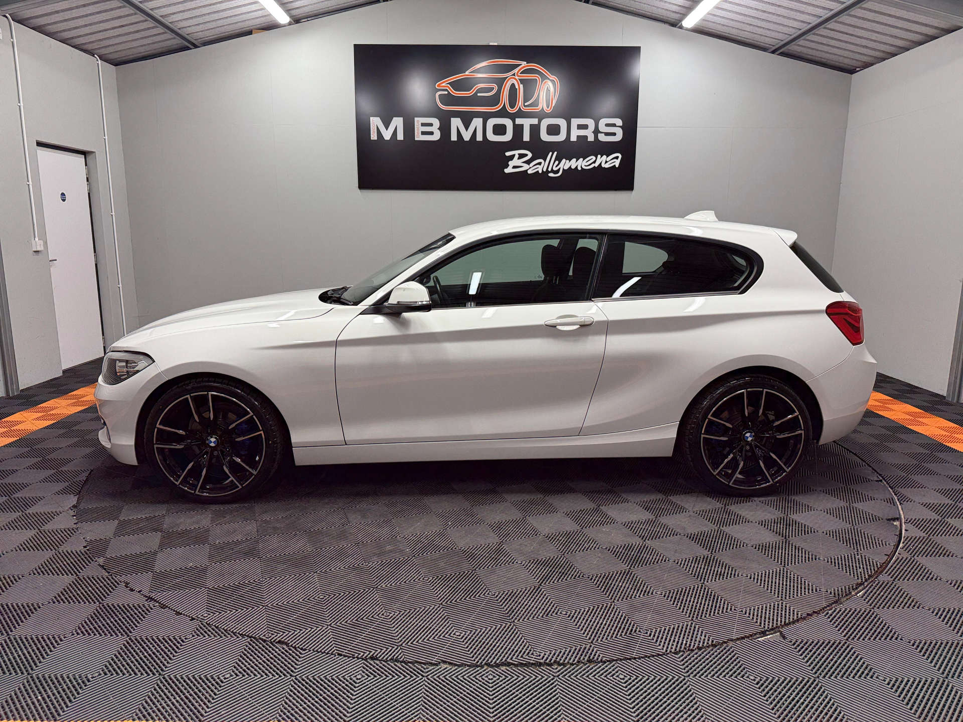 2016 BMW 1 SERIES 1.5 118i Sport Auto 3dr - vehicle photo 7 for sale on PureCar