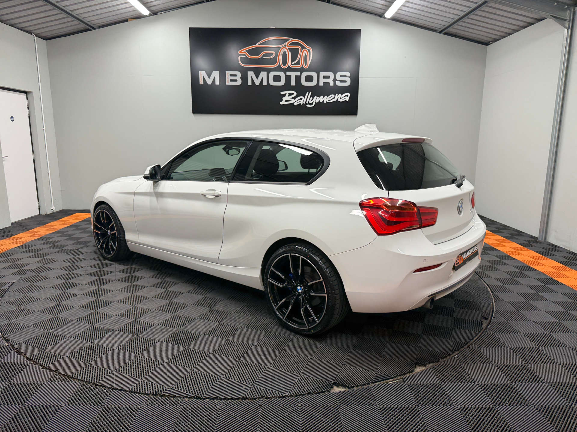 2016 BMW 1 SERIES 1.5 118i Sport Auto 3dr - vehicle photo 9 for sale on PureCar