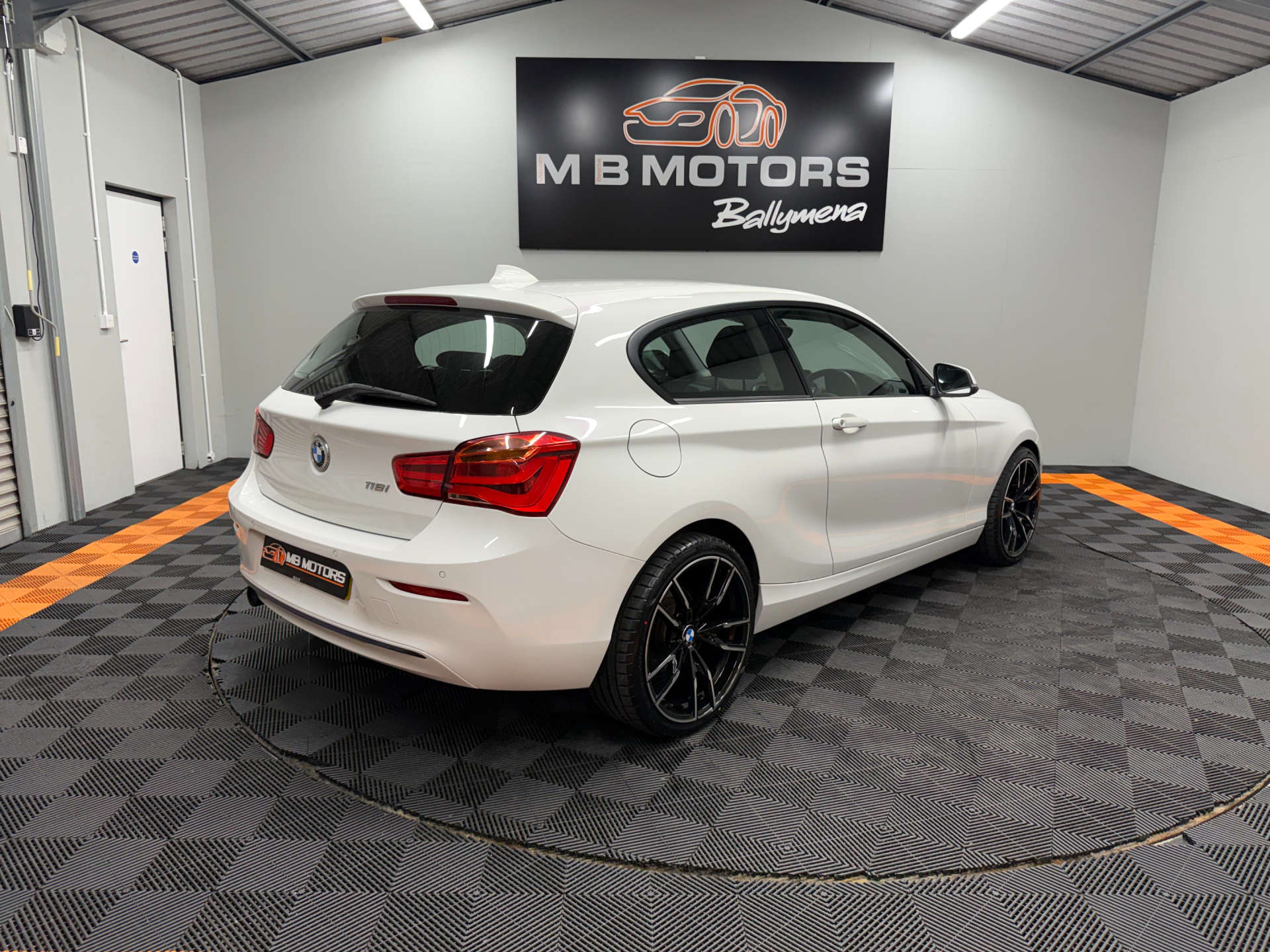 2016 BMW 1 SERIES 1.5 118i Sport Auto 3dr - vehicle photo 13 for sale on PureCar