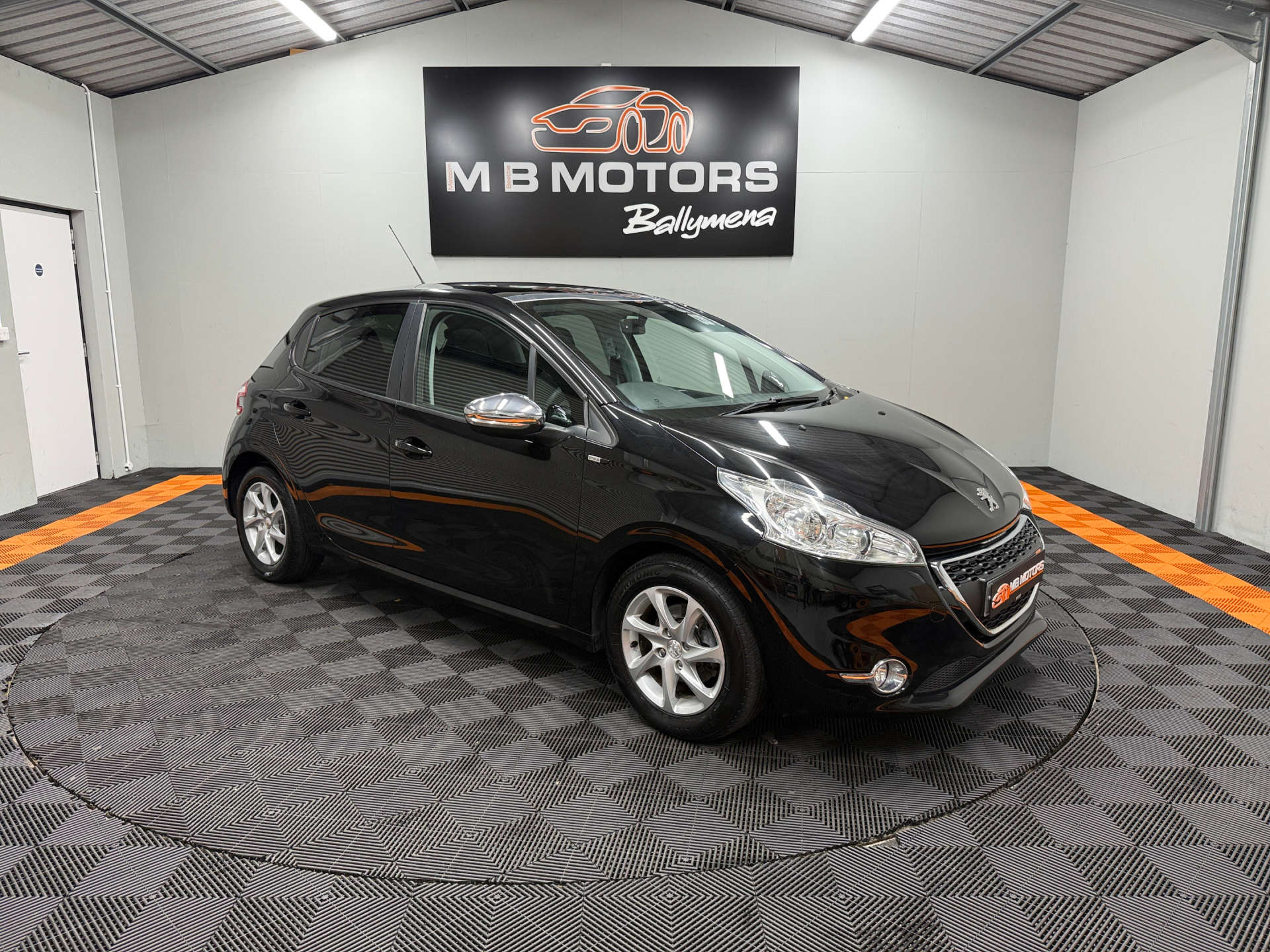 PEUGEOT 208 2015
