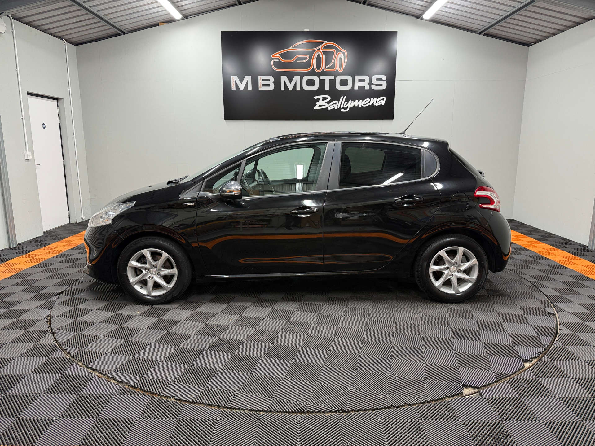 2015 PEUGEOT 1.2 208 Style 5dr - vehicle photo 5 for sale on PureCar
