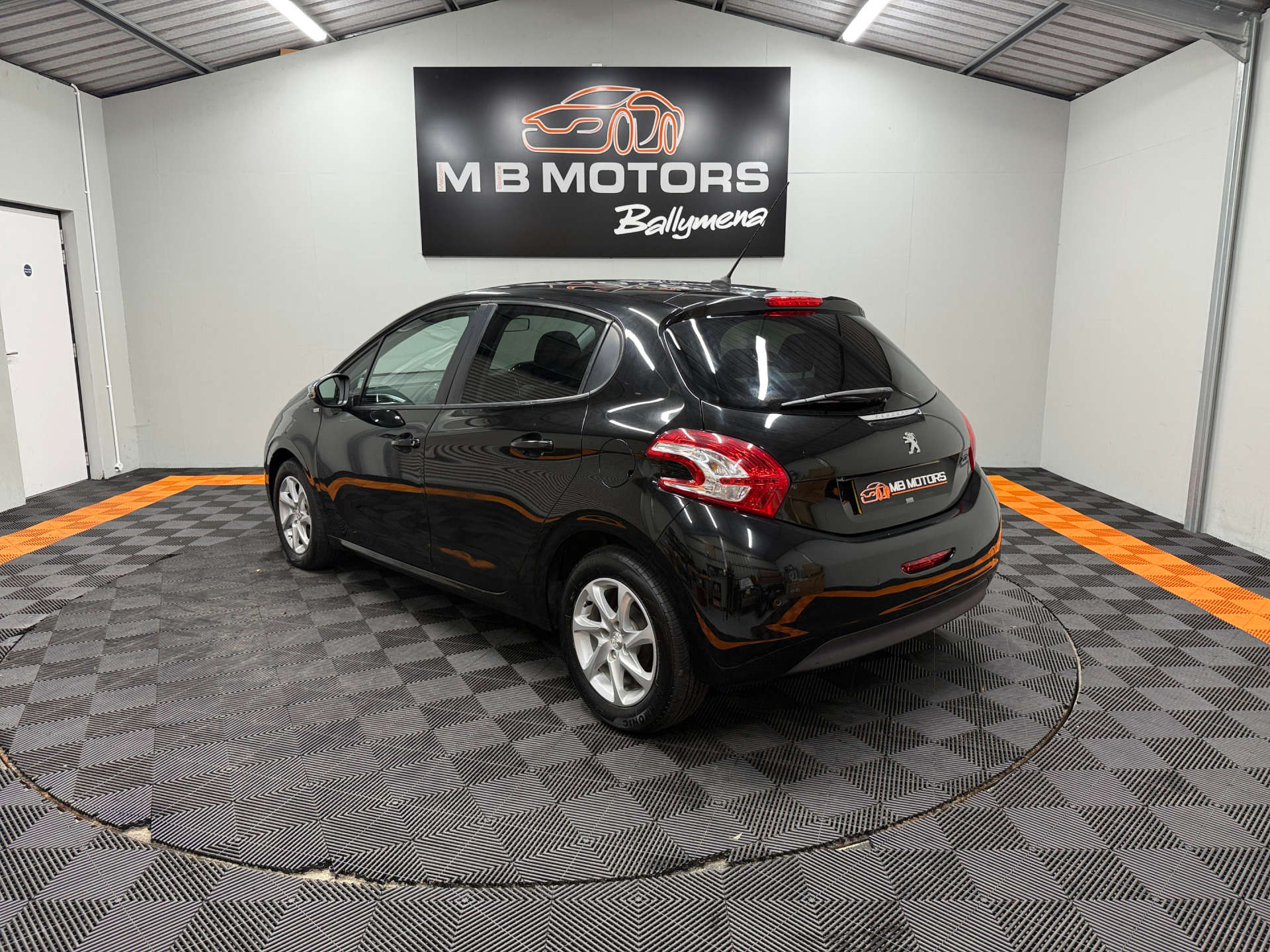 2015 PEUGEOT 1.2 208 Style 5dr - vehicle photo 6 for sale on PureCar
