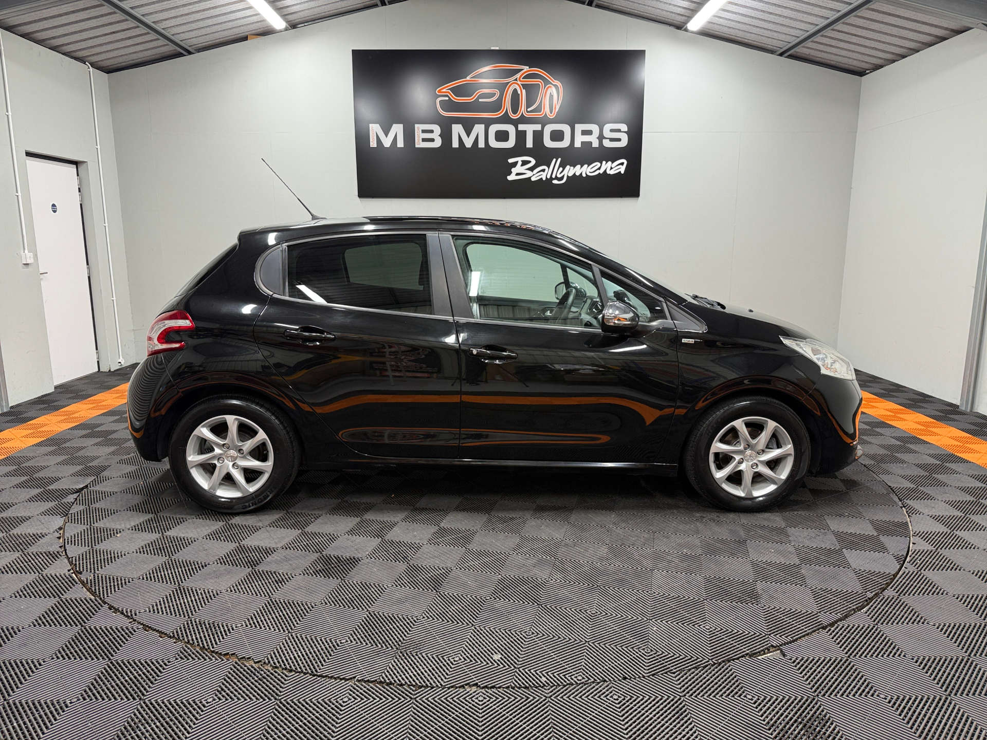 2015 PEUGEOT 1.2 208 Style 5dr - vehicle photo 11 for sale on PureCar