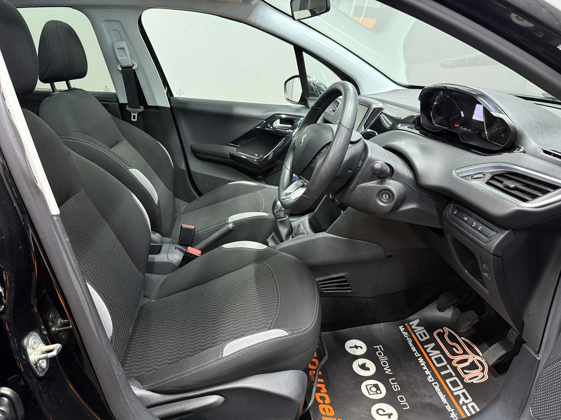 2015 PEUGEOT 1.2 208 Style 5dr - vehicle photo 15 for sale on PureCar