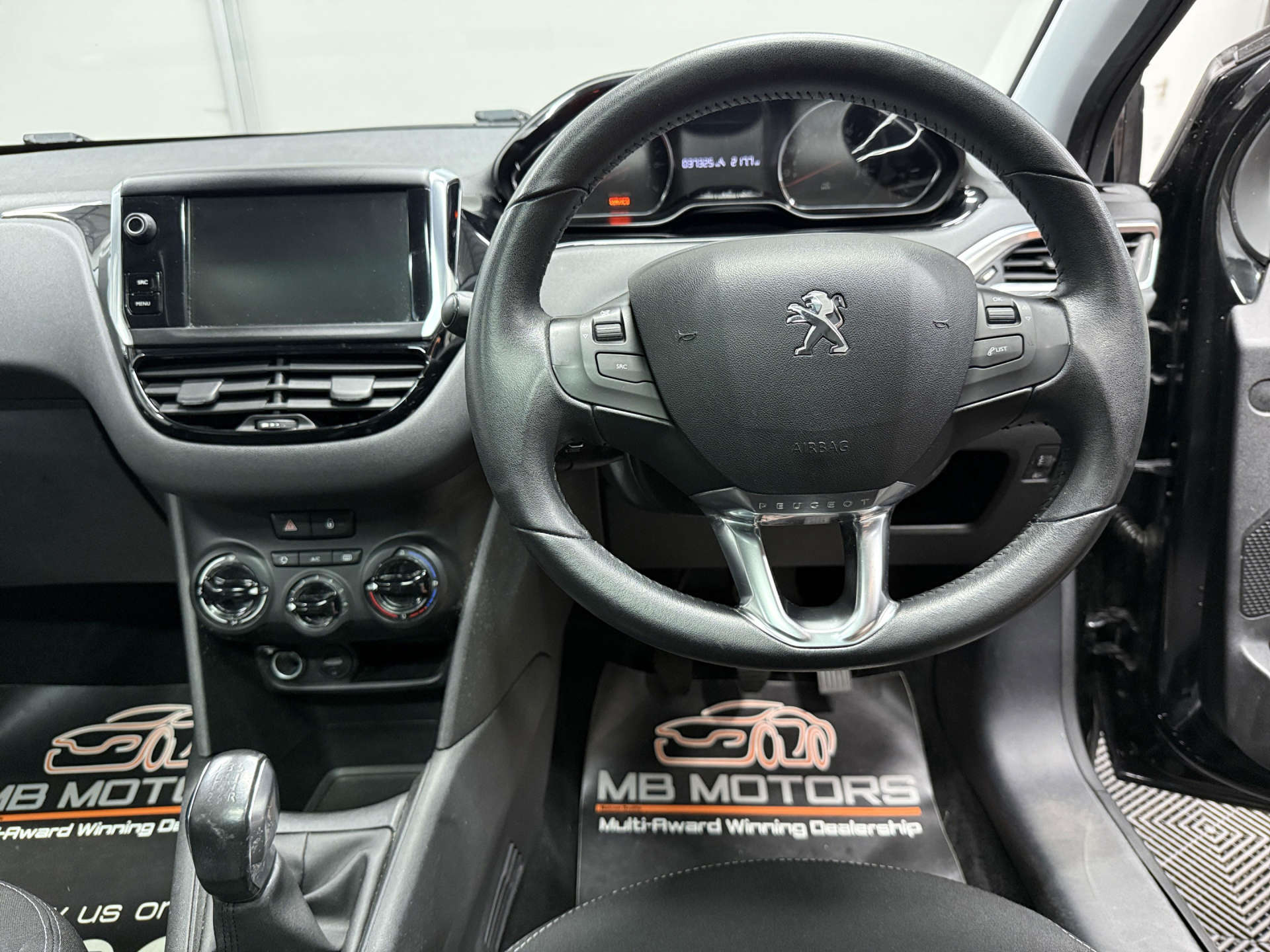 2015 PEUGEOT 1.2 208 Style 5dr - vehicle photo 18 for sale on PureCar