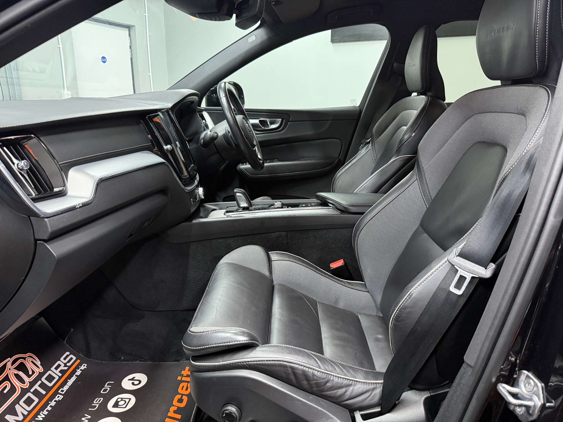 2019 VOLVO XC60 2.0 XC60 R-Design Pro B5 AWD Auto 4WD 5dr - vehicle photo 27 for sale on PureCar