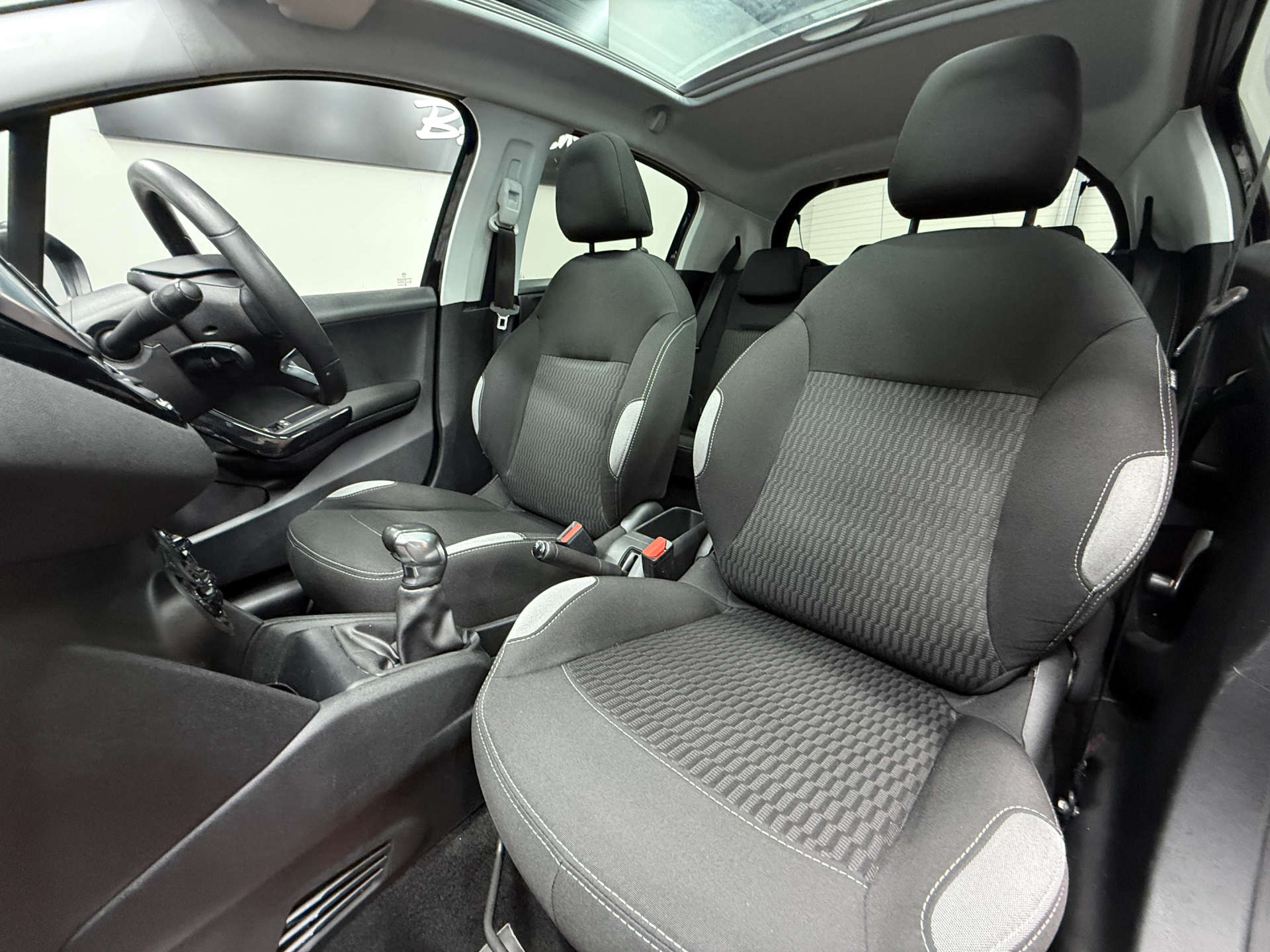 2015 PEUGEOT 1.2 208 Style 5dr - vehicle photo 26 for sale on PureCar