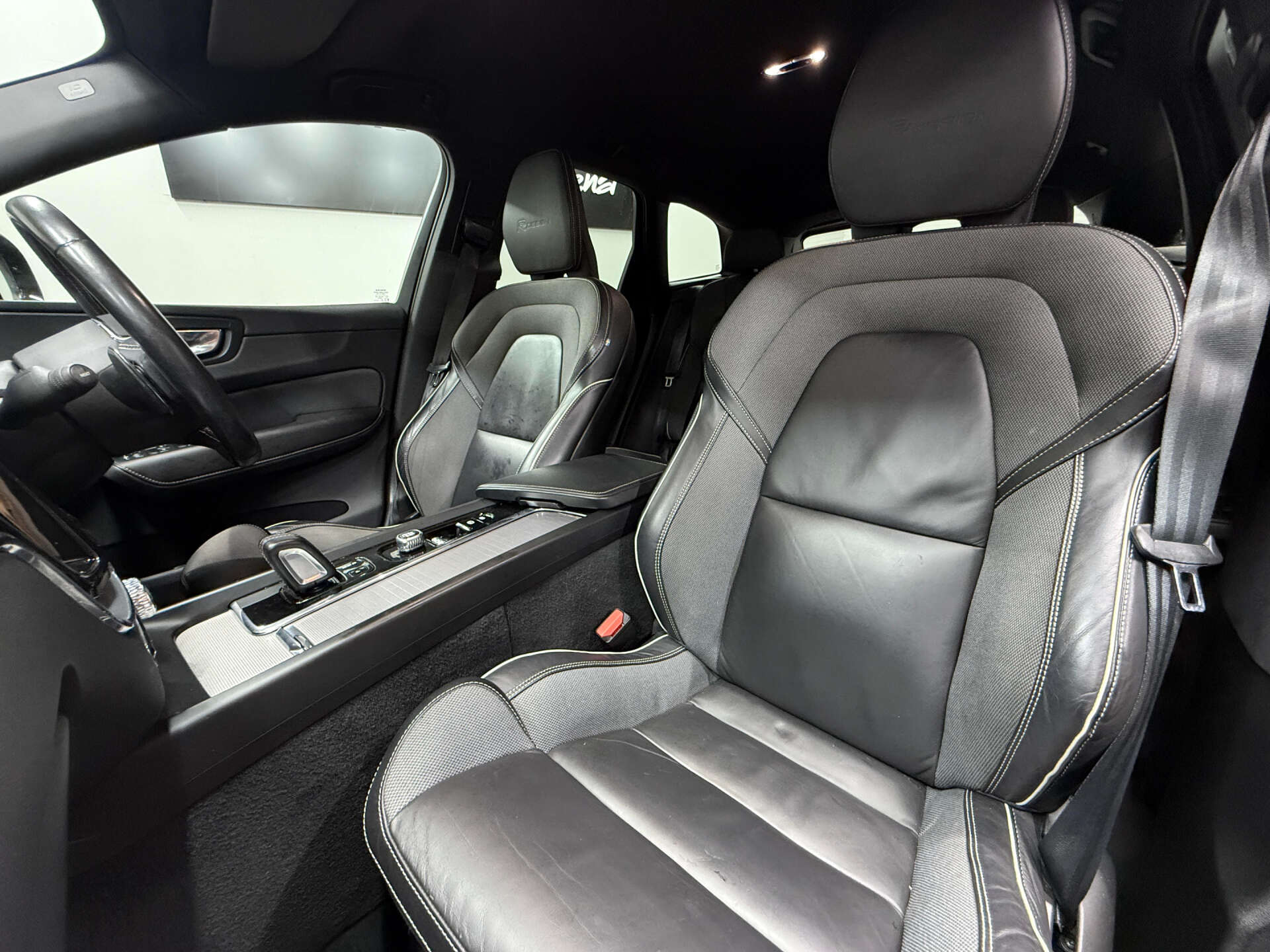 2019 VOLVO XC60 2.0 XC60 R-Design Pro B5 AWD Auto 4WD 5dr - vehicle photo 30 for sale on PureCar