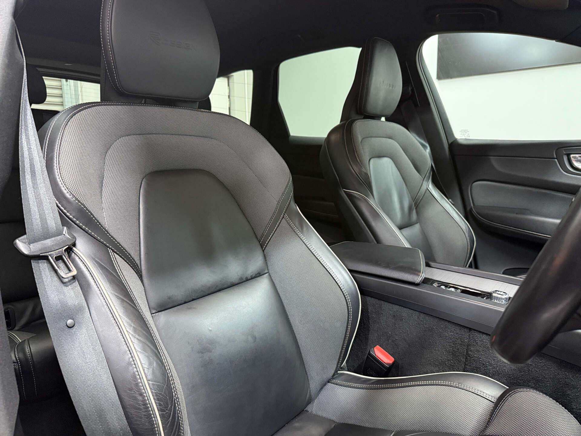 2019 VOLVO XC60 2.0 XC60 R-Design Pro B5 AWD Auto 4WD 5dr - vehicle photo 32 for sale on PureCar