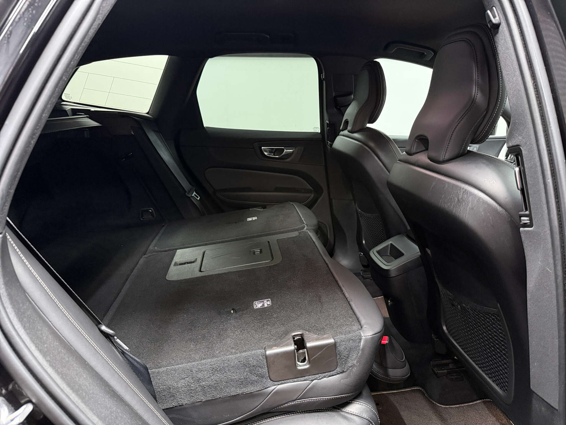 2019 VOLVO XC60 2.0 XC60 R-Design Pro B5 AWD Auto 4WD 5dr - vehicle photo 35 for sale on PureCar