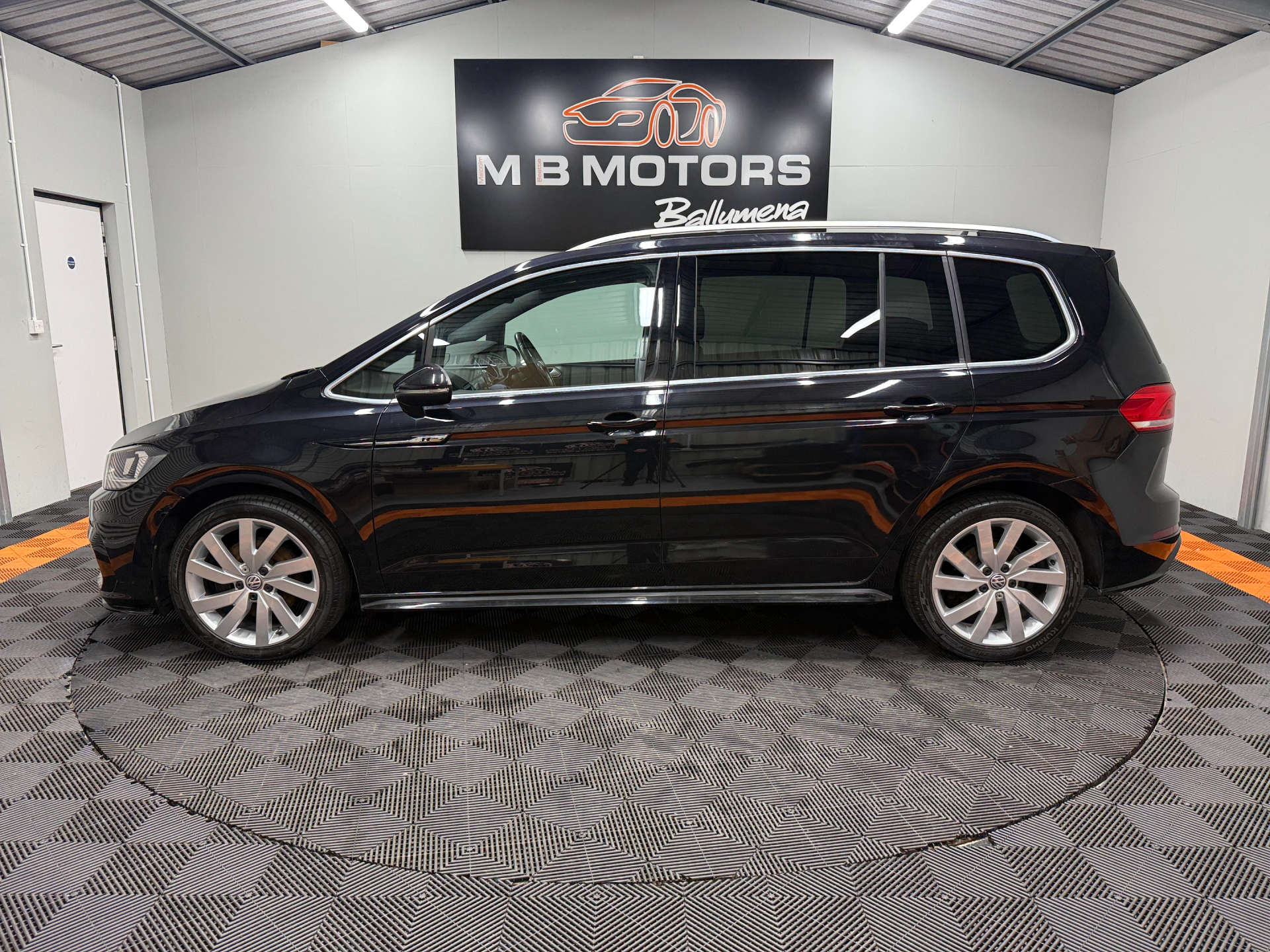 2018 VOLKSWAGEN TOURAN 1.4 TSI R-Line MPV 5dr Petrol Manual Euro 6 (s/s) (150 ps) - vehicle photo 5 for sale on PureCar