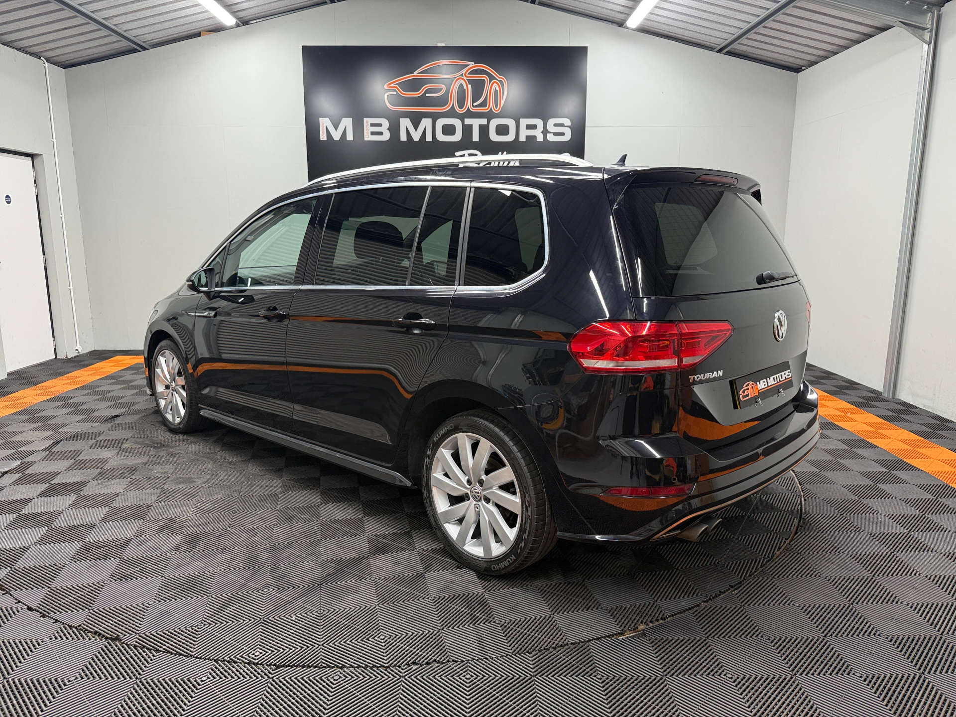 2018 VOLKSWAGEN TOURAN 1.4 TSI R-Line MPV 5dr Petrol Manual Euro 6 (s/s) (150 ps) - vehicle photo 6 for sale on PureCar