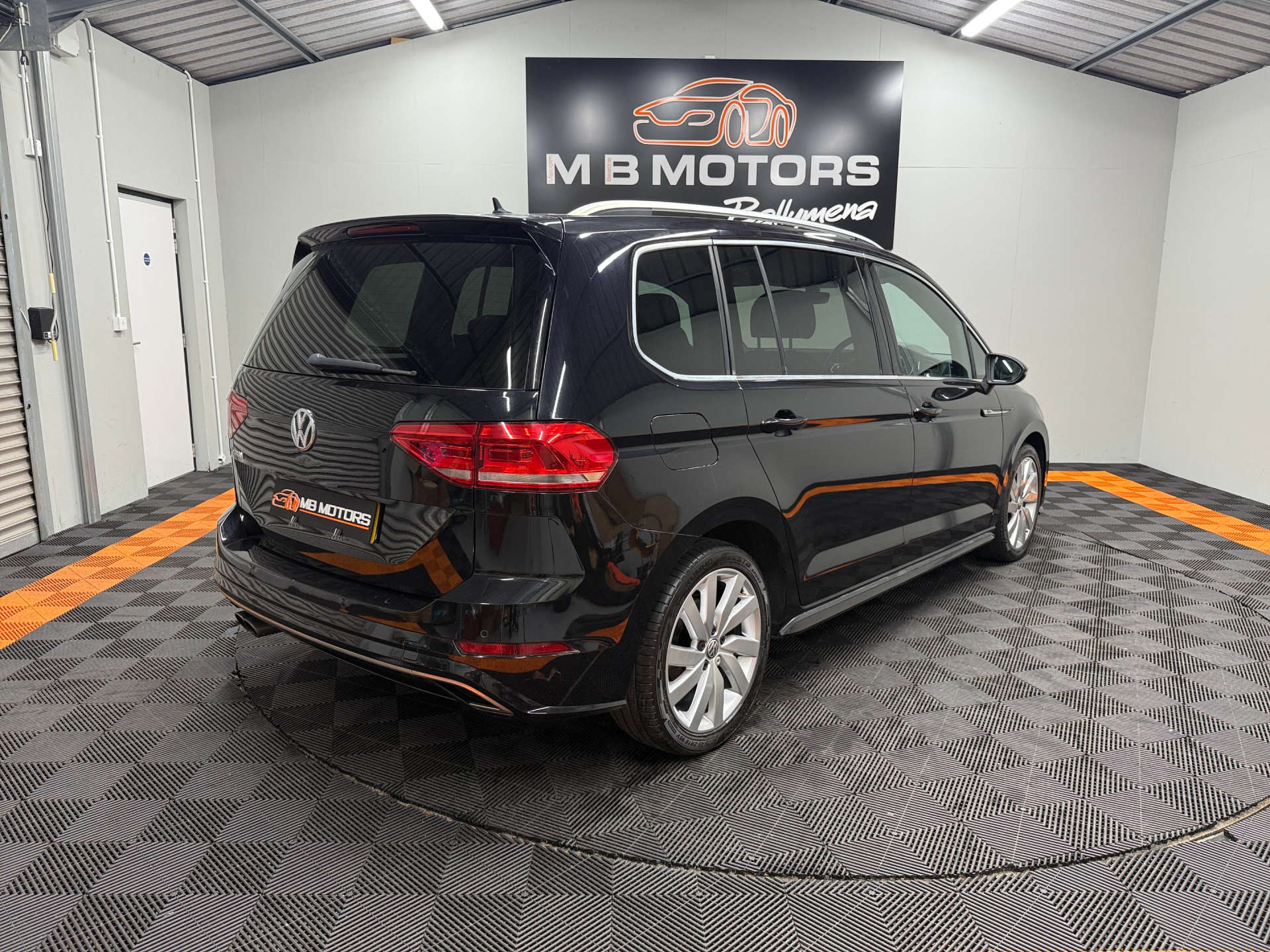 2018 VOLKSWAGEN TOURAN 1.4 TSI R-Line MPV 5dr Petrol Manual Euro 6 (s/s) (150 ps) - vehicle photo 9 for sale on PureCar