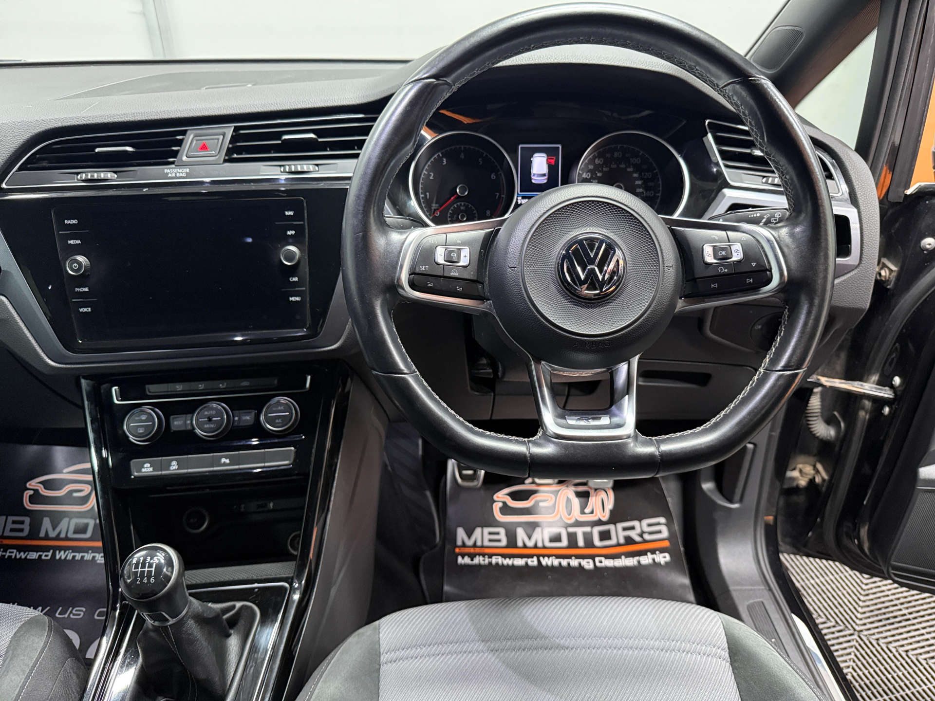 2018 VOLKSWAGEN TOURAN 1.4 TSI R-Line MPV 5dr Petrol Manual Euro 6 (s/s) (150 ps) - vehicle photo 16 for sale on PureCar