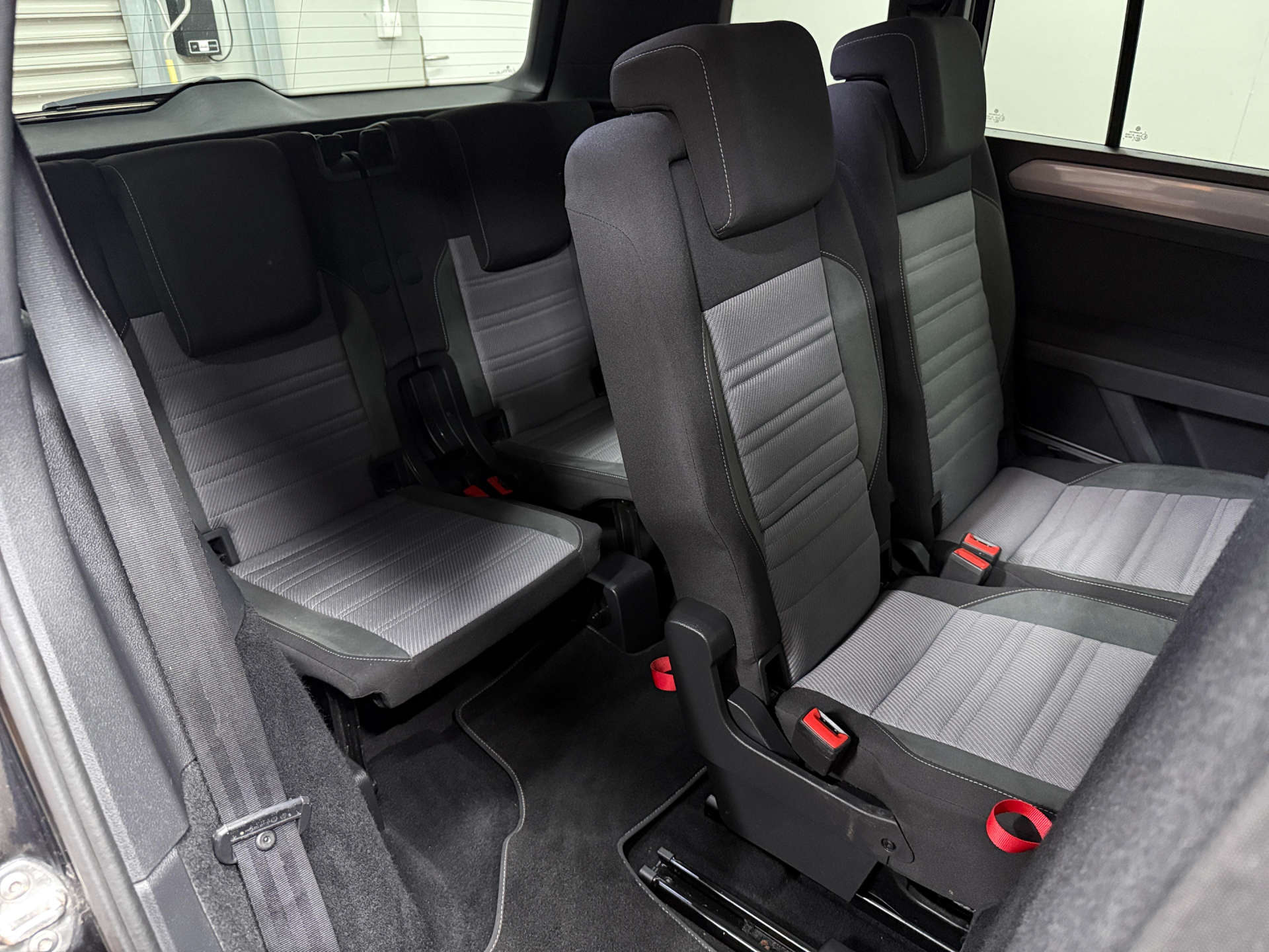 2018 VOLKSWAGEN TOURAN 1.4 TSI R-Line MPV 5dr Petrol Manual Euro 6 (s/s) (150 ps) - vehicle photo 31 for sale on PureCar