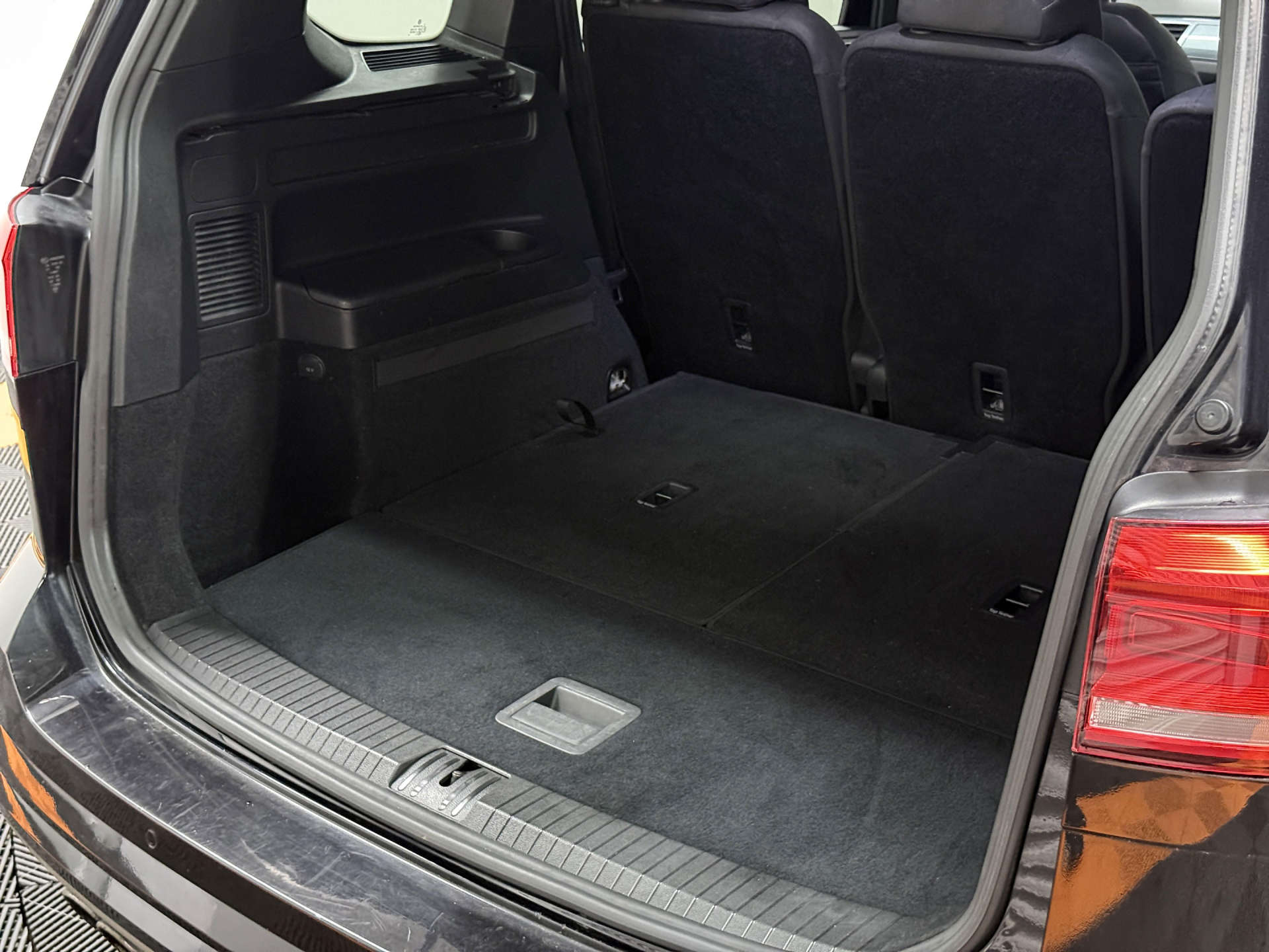 2018 VOLKSWAGEN TOURAN 1.4 TSI R-Line MPV 5dr Petrol Manual Euro 6 (s/s) (150 ps) - vehicle photo 39 for sale on PureCar
