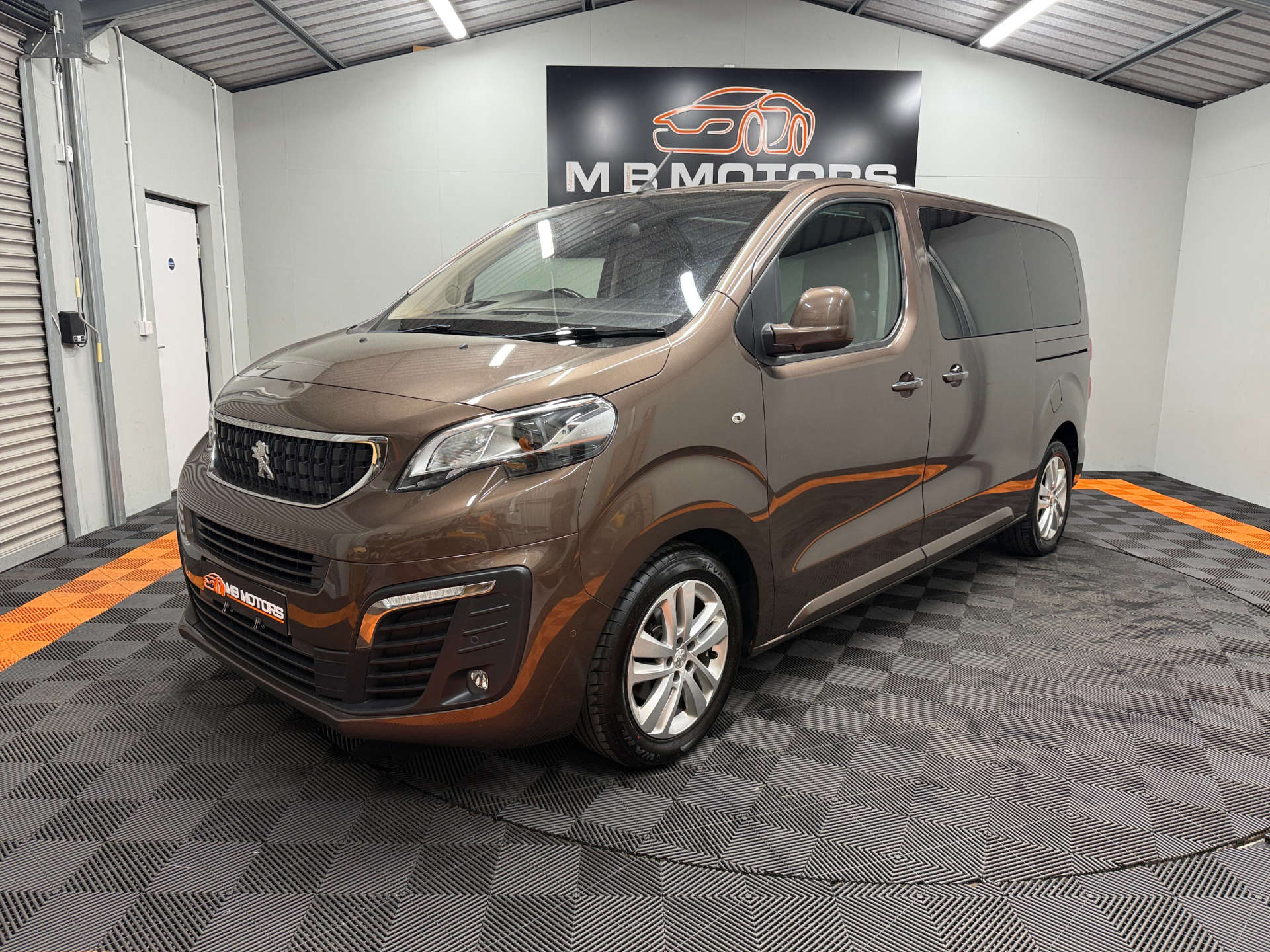 2017 PEUGEOT TRAVELLER 2.0 Traveller Allure Standard Blue HDi 5dr - vehicle photo 3 for sale on PureCar