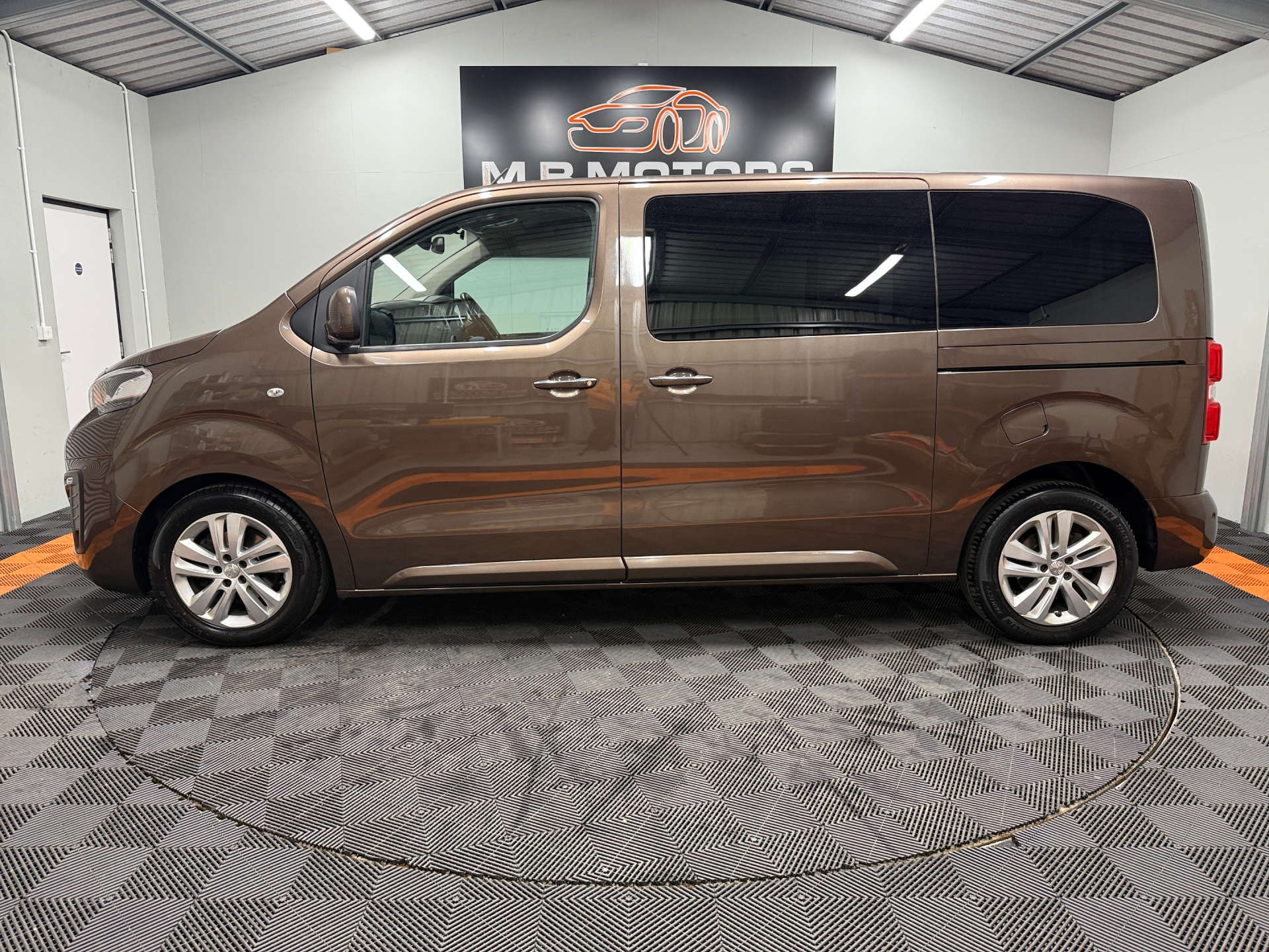 2017 PEUGEOT TRAVELLER 2.0 Traveller Allure Standard Blue HDi 5dr - vehicle photo 5 for sale on PureCar