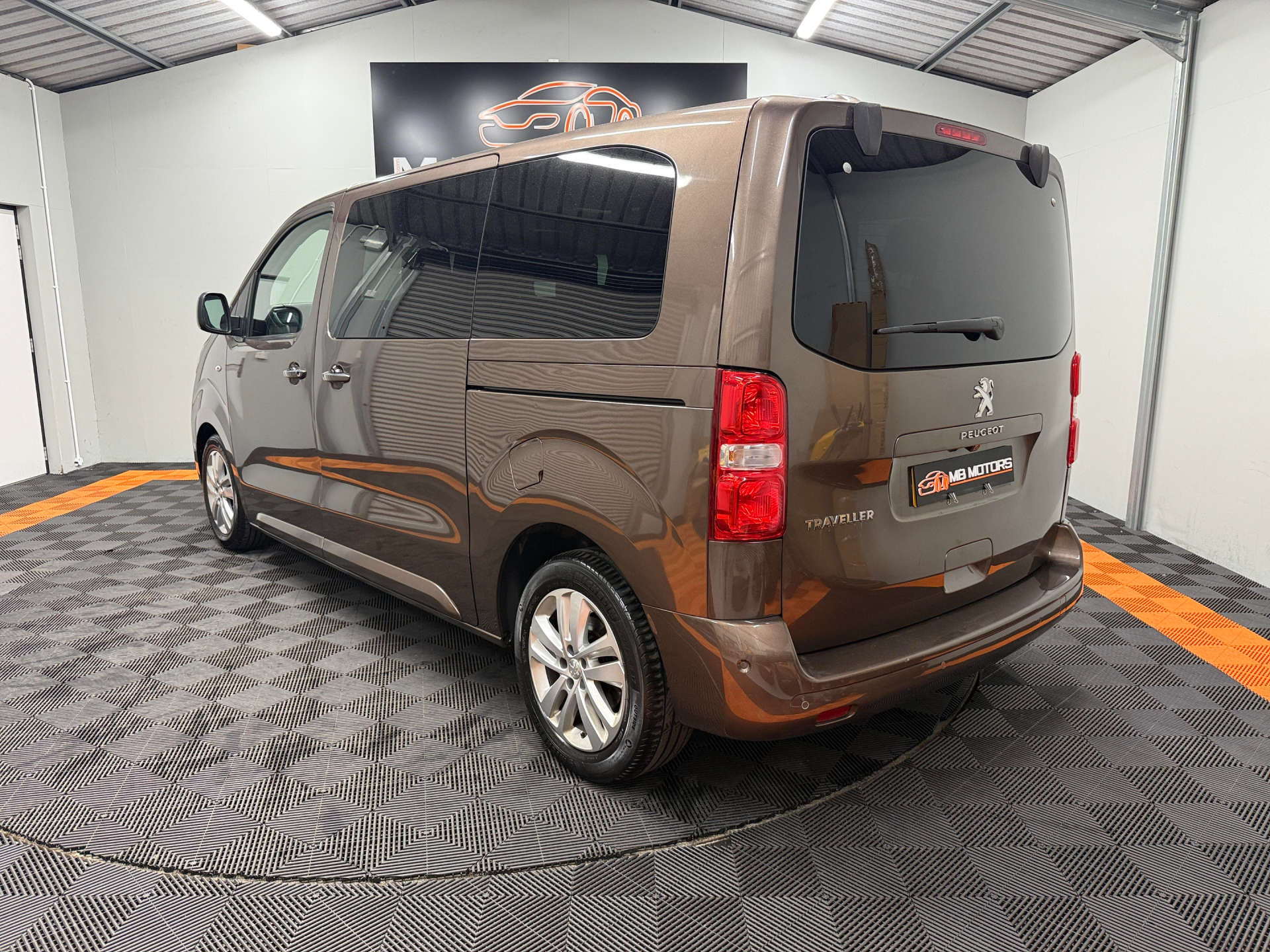 2017 PEUGEOT TRAVELLER 2.0 Traveller Allure Standard Blue HDi 5dr - vehicle photo 6 for sale on PureCar