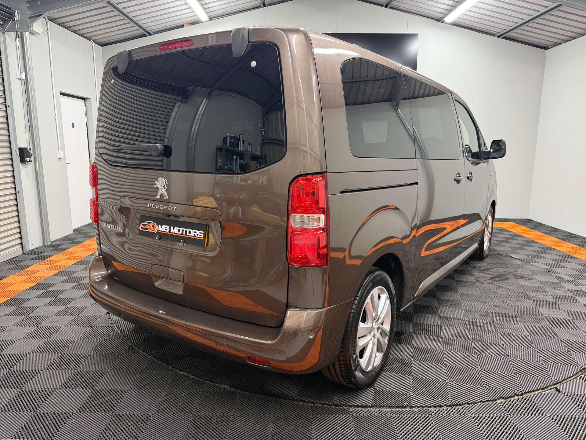 2017 PEUGEOT TRAVELLER 2.0 Traveller Allure Standard Blue HDi 5dr - vehicle photo 9 for sale on PureCar