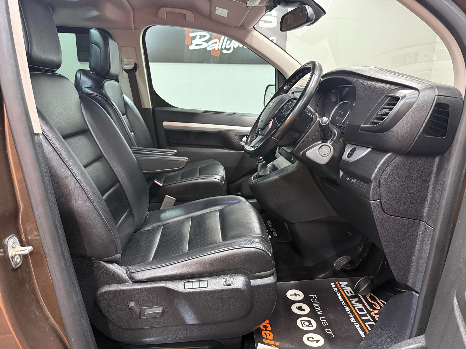 2017 PEUGEOT TRAVELLER 2.0 Traveller Allure Standard Blue HDi 5dr - vehicle photo 13 for sale on PureCar
