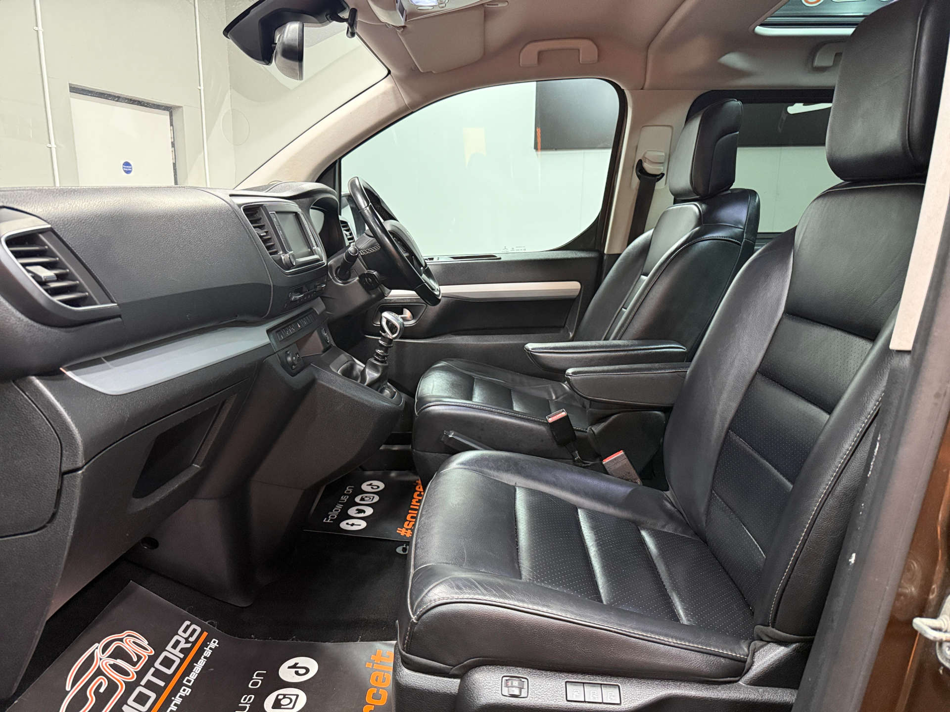 2017 PEUGEOT TRAVELLER 2.0 Traveller Allure Standard Blue HDi 5dr - vehicle photo 22 for sale on PureCar