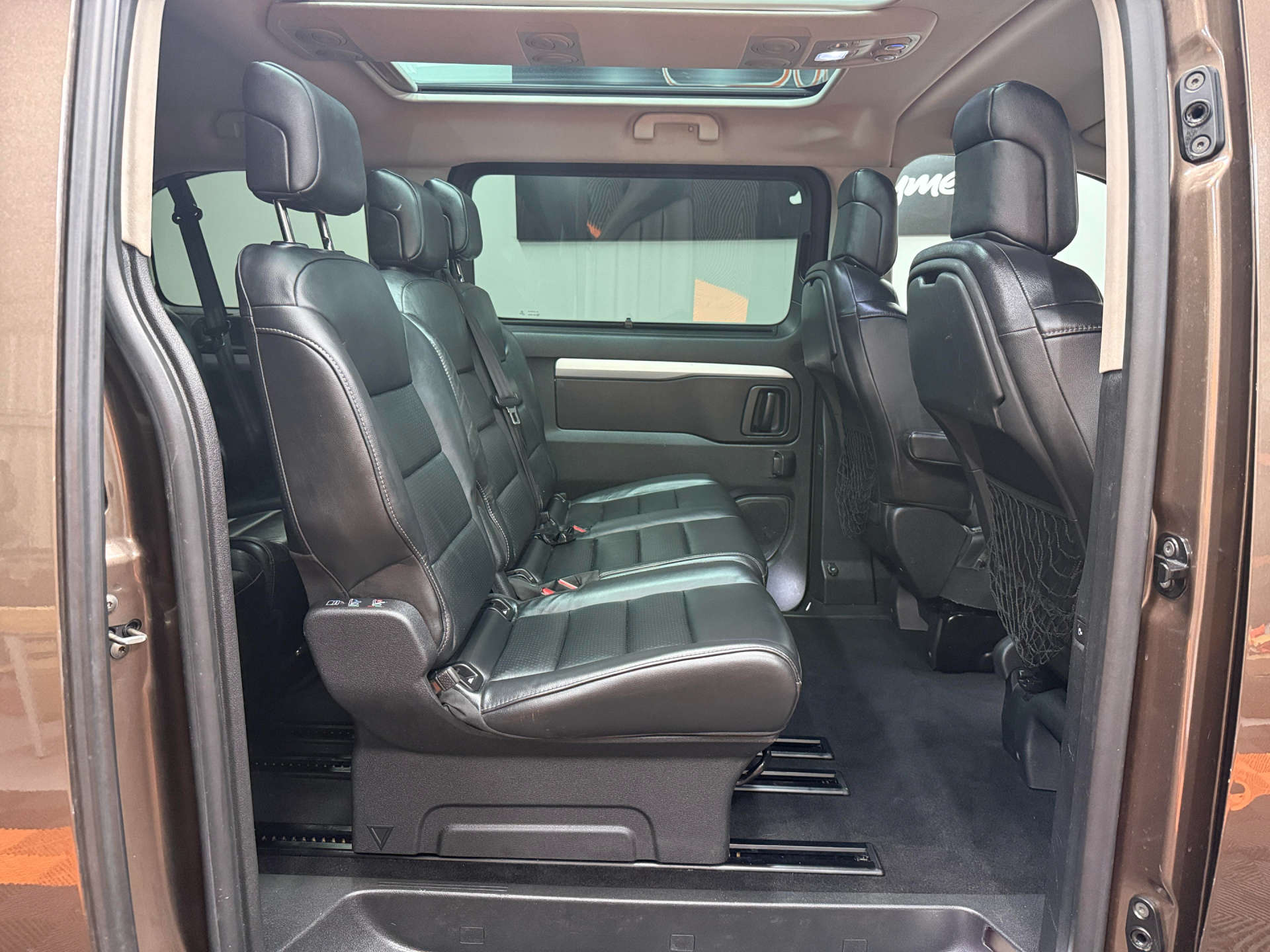 2017 PEUGEOT TRAVELLER 2.0 Traveller Allure Standard Blue HDi 5dr - vehicle photo 28 for sale on PureCar