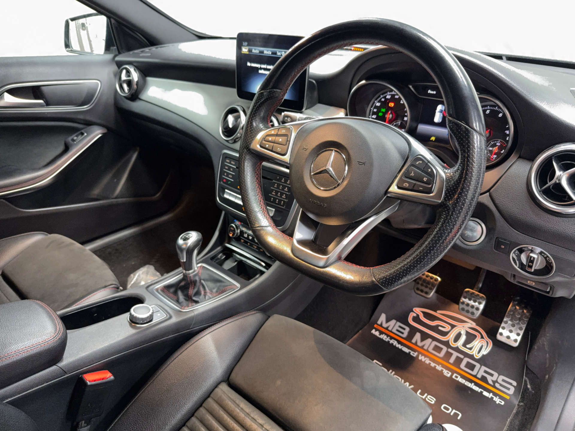 2019 MERCEDES GLA 1.6 GLA 180 AMG Line Edition 5dr - vehicle photo 3 for sale on PureCar
