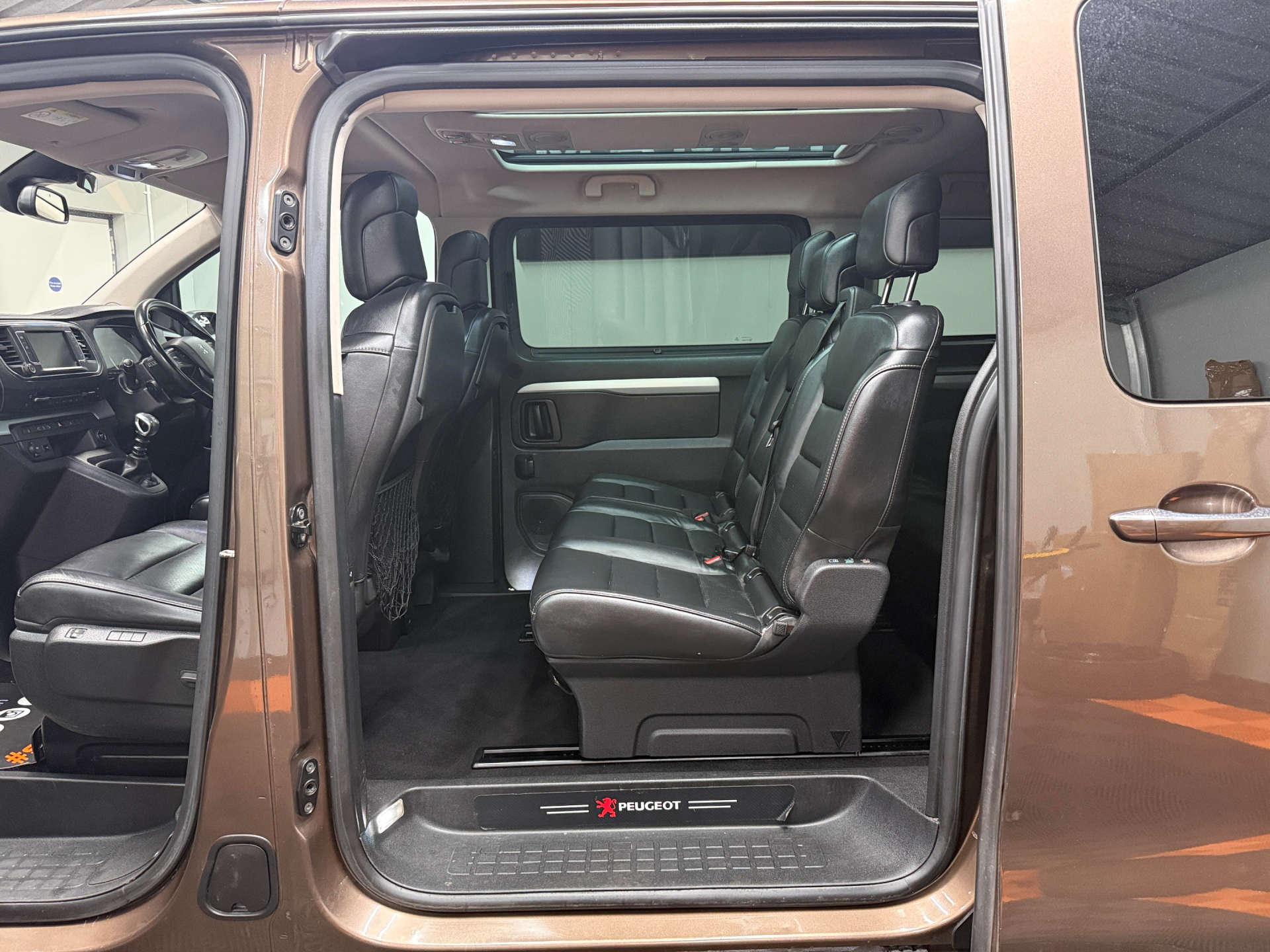 2017 PEUGEOT TRAVELLER 2.0 Traveller Allure Standard Blue HDi 5dr - vehicle photo 34 for sale on PureCar